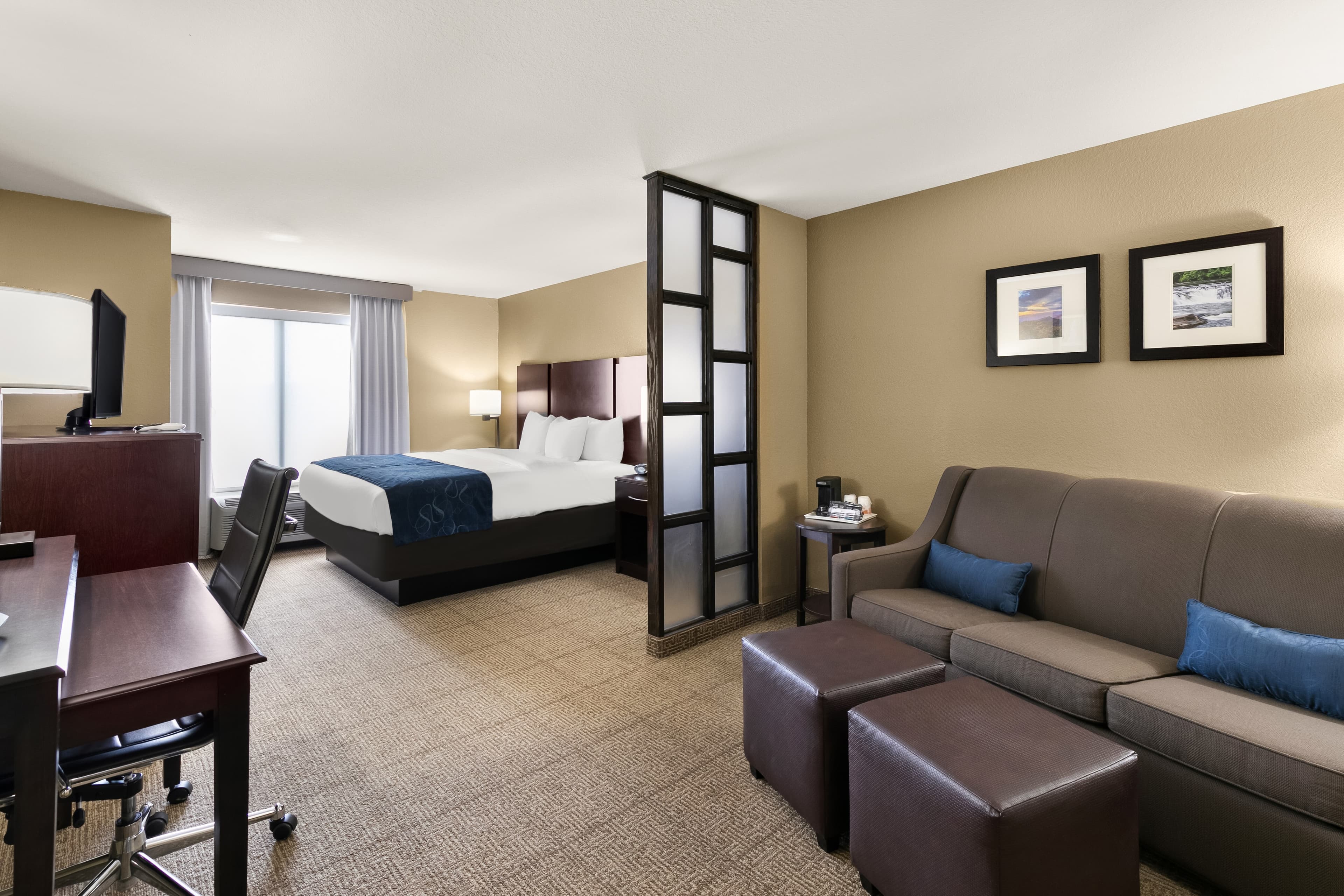 Comfort Suites Commerce - Image 2