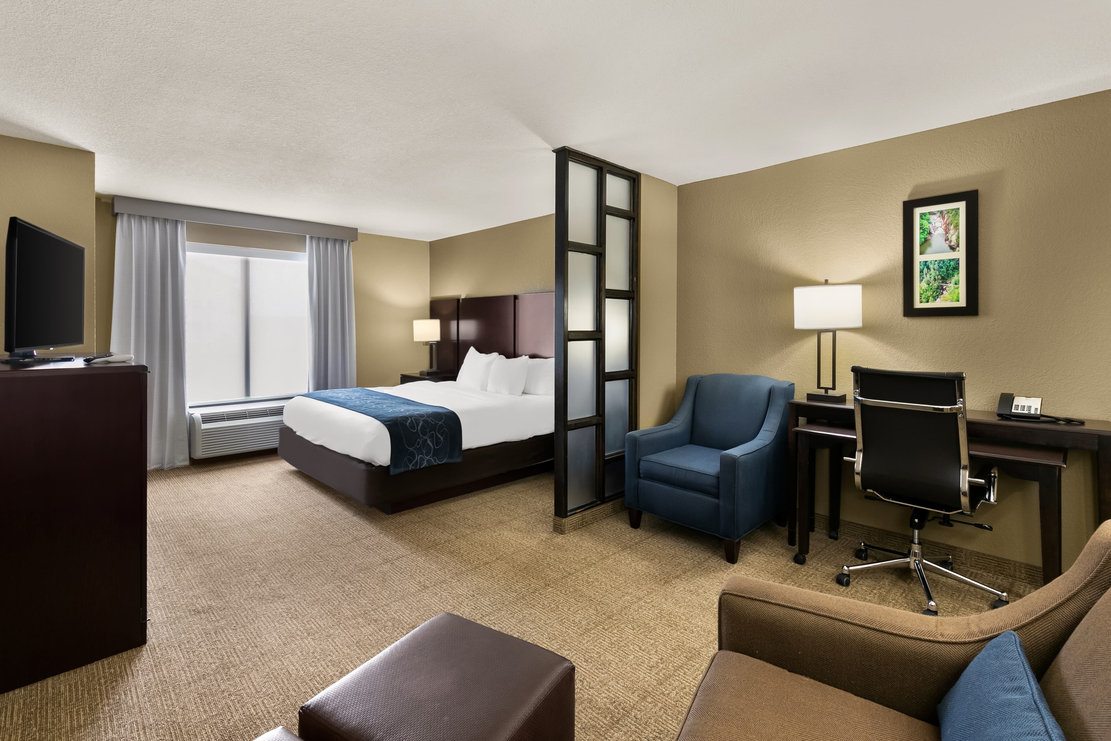 Comfort Suites Commerce — 6