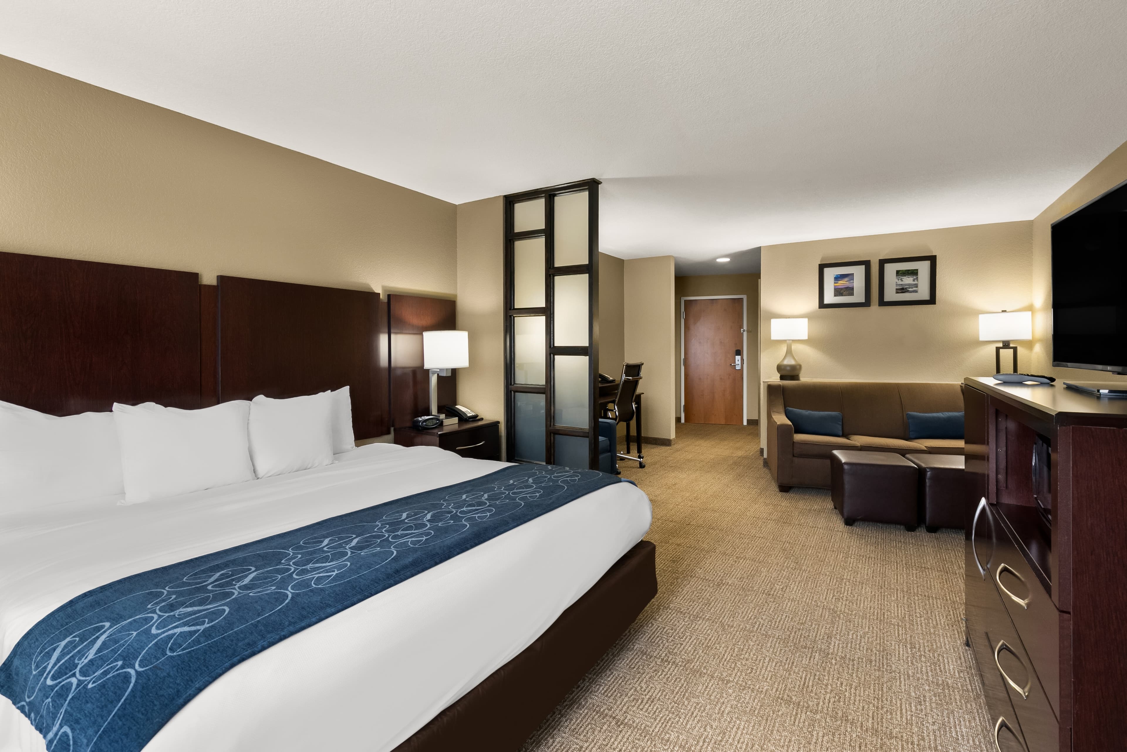 Comfort Suites Commerce — 7