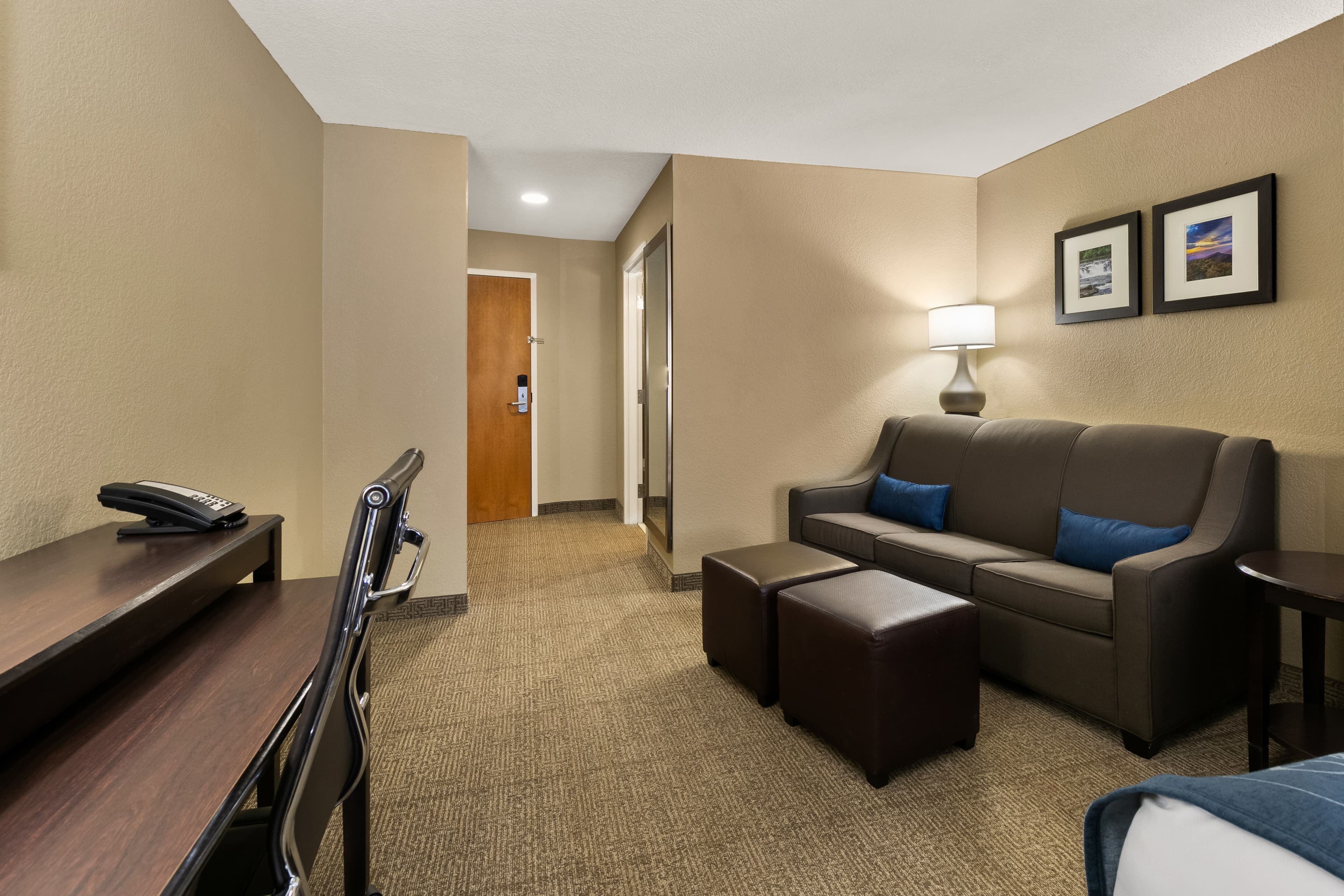 Comfort Suites Commerce — 14