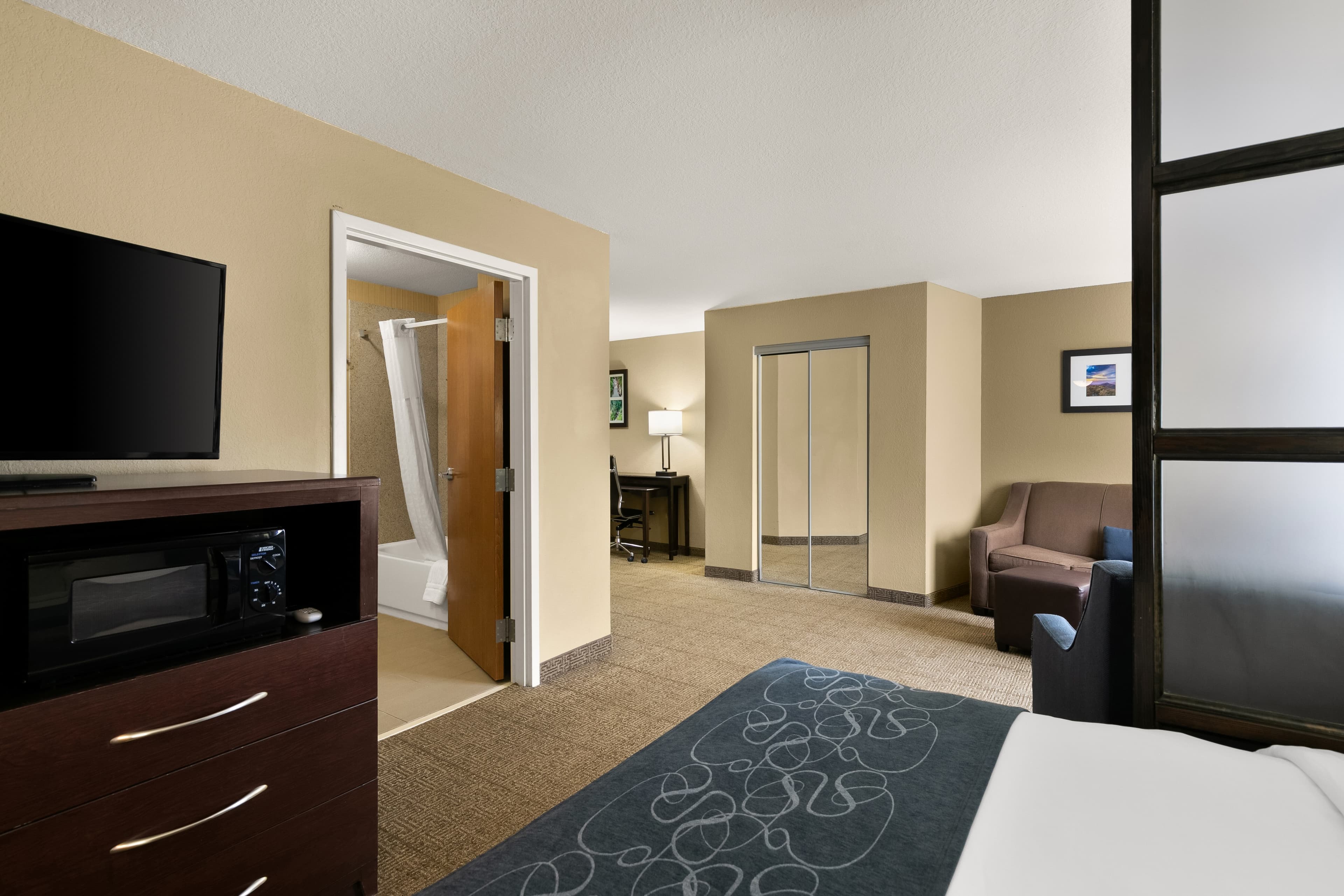 Comfort Suites Commerce — 17