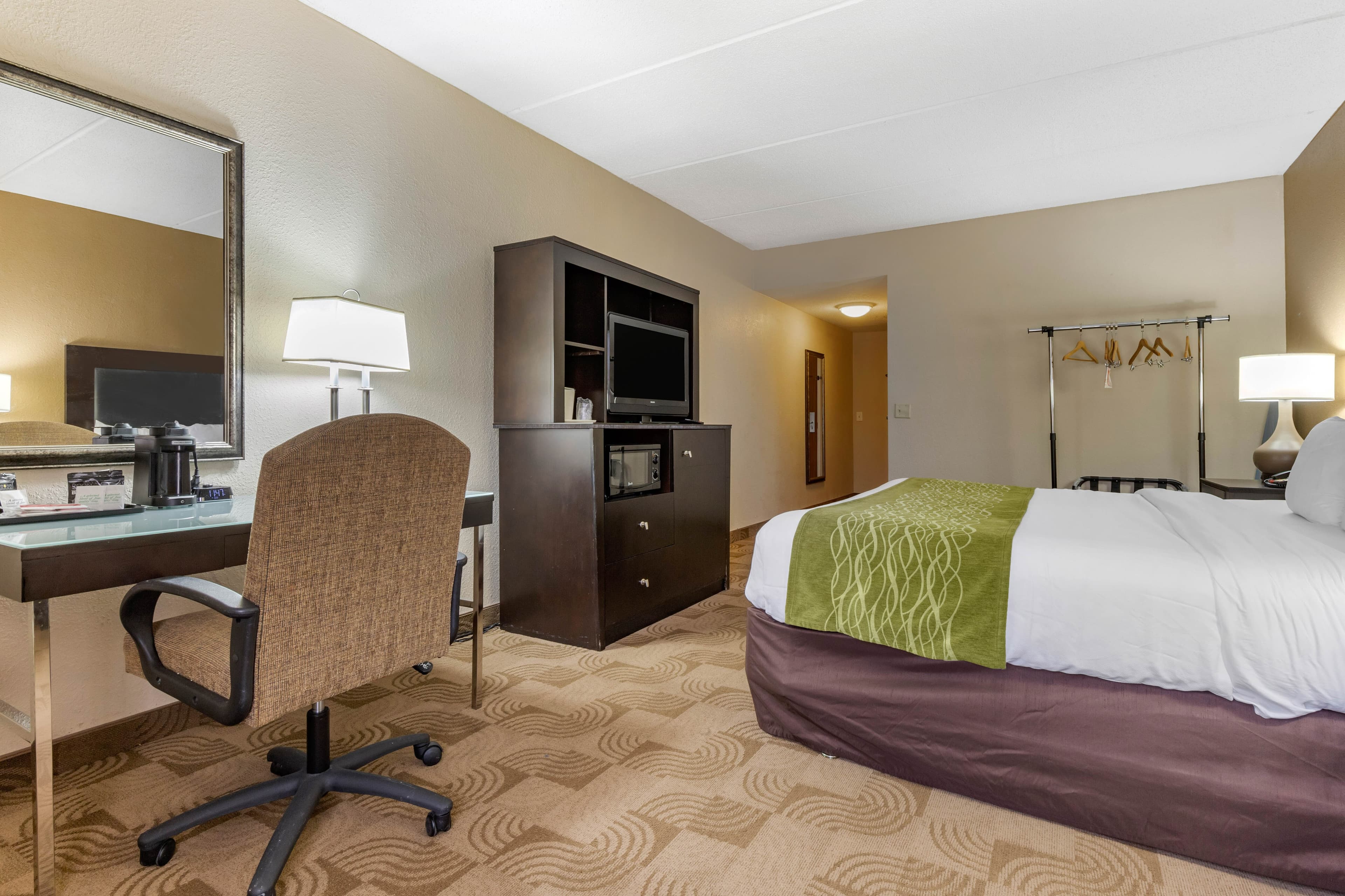 Comfort Inn Warner Robins - Robins Air Force Base Area - Image 3