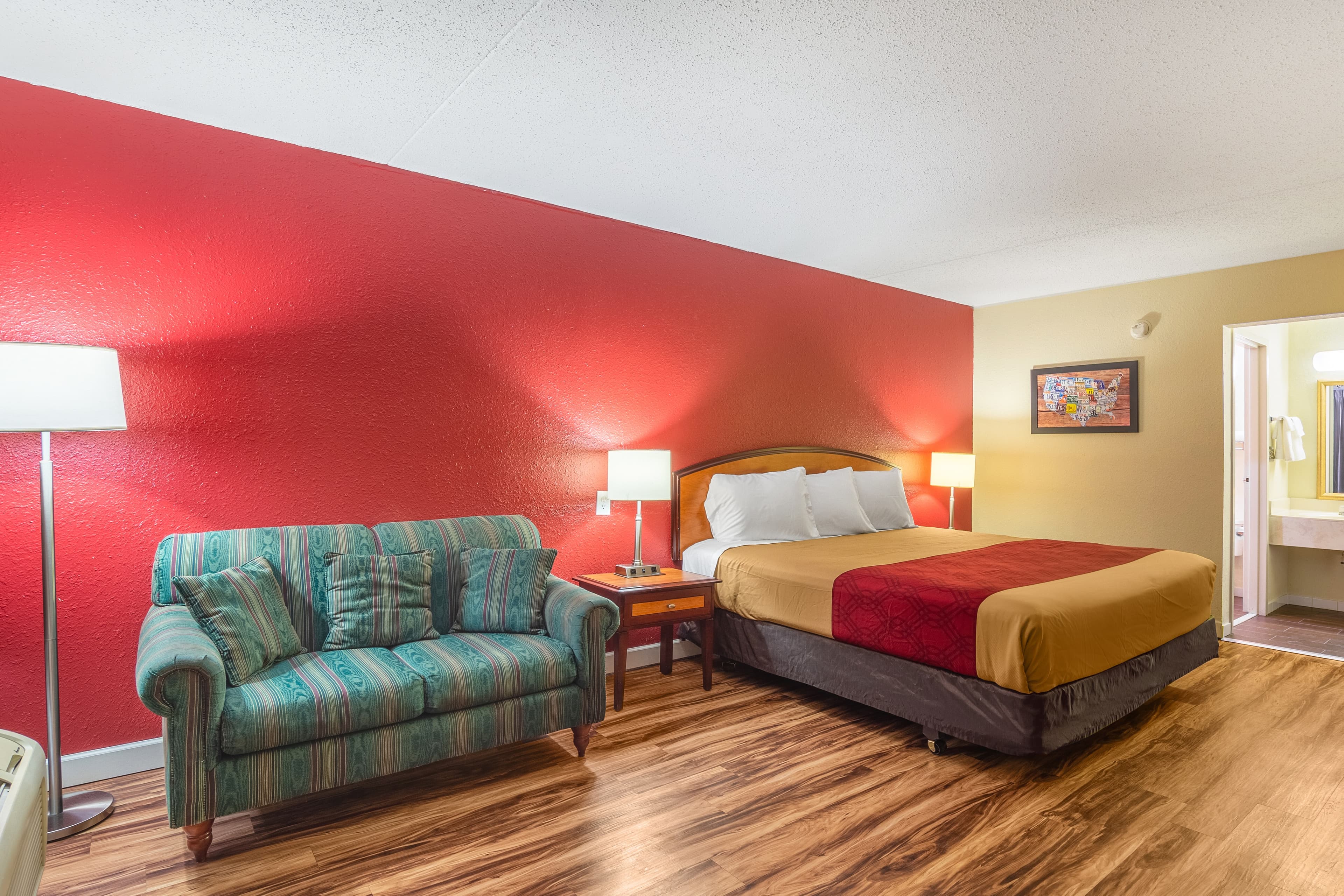 Econo Lodge Inn & Suites Conference Center — 7