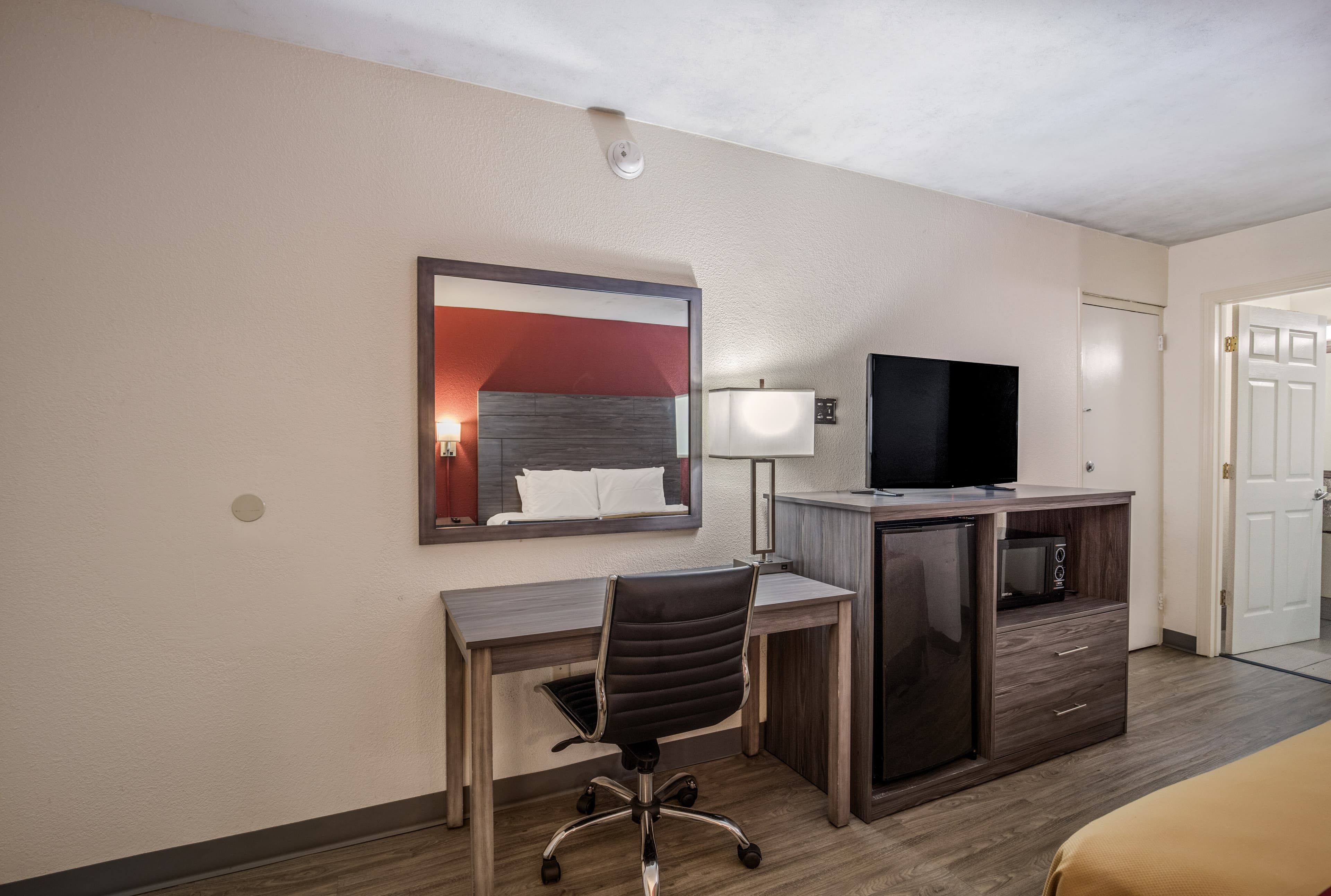 Econo Lodge Thomasville — 11
