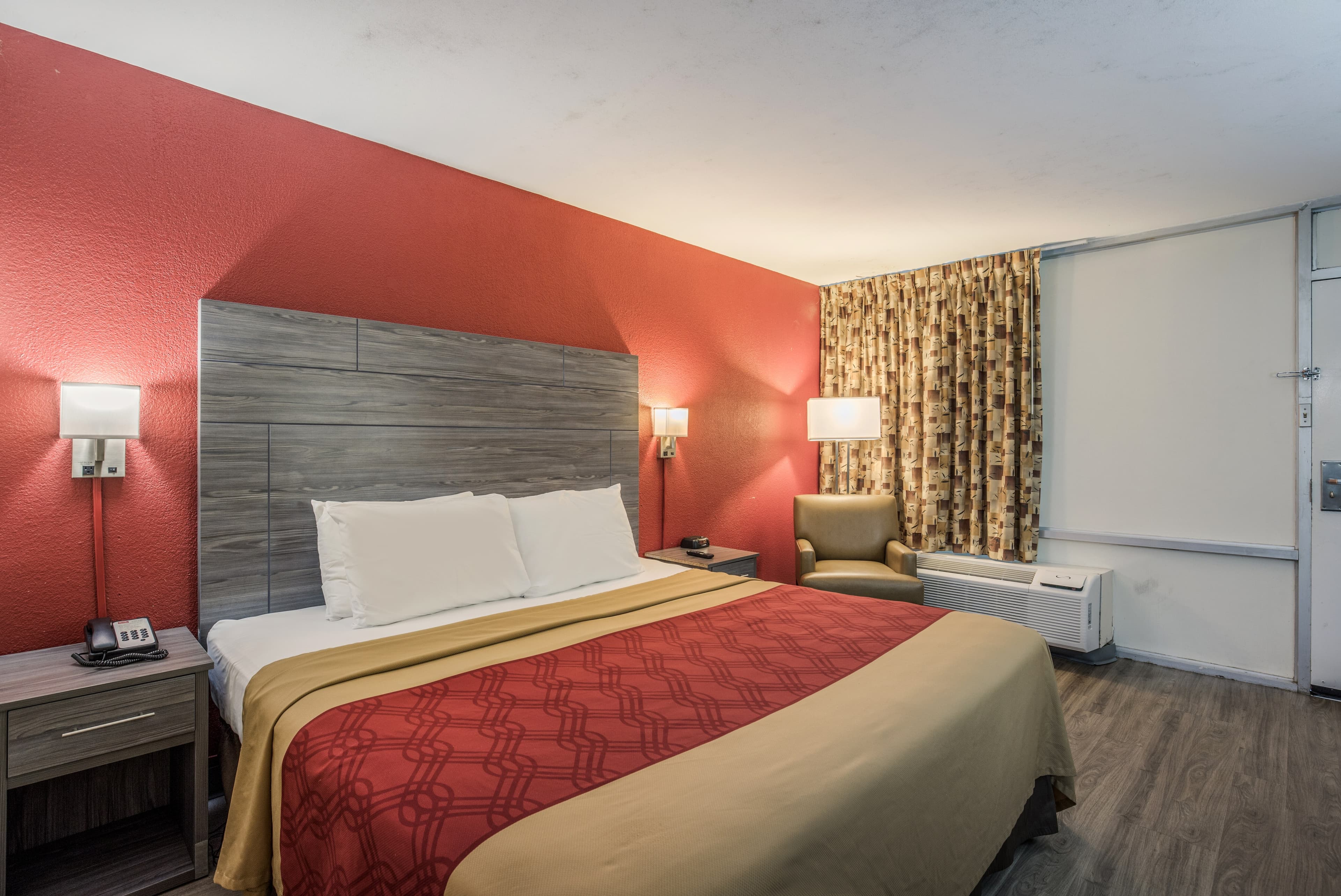 Econo Lodge Thomasville — 12