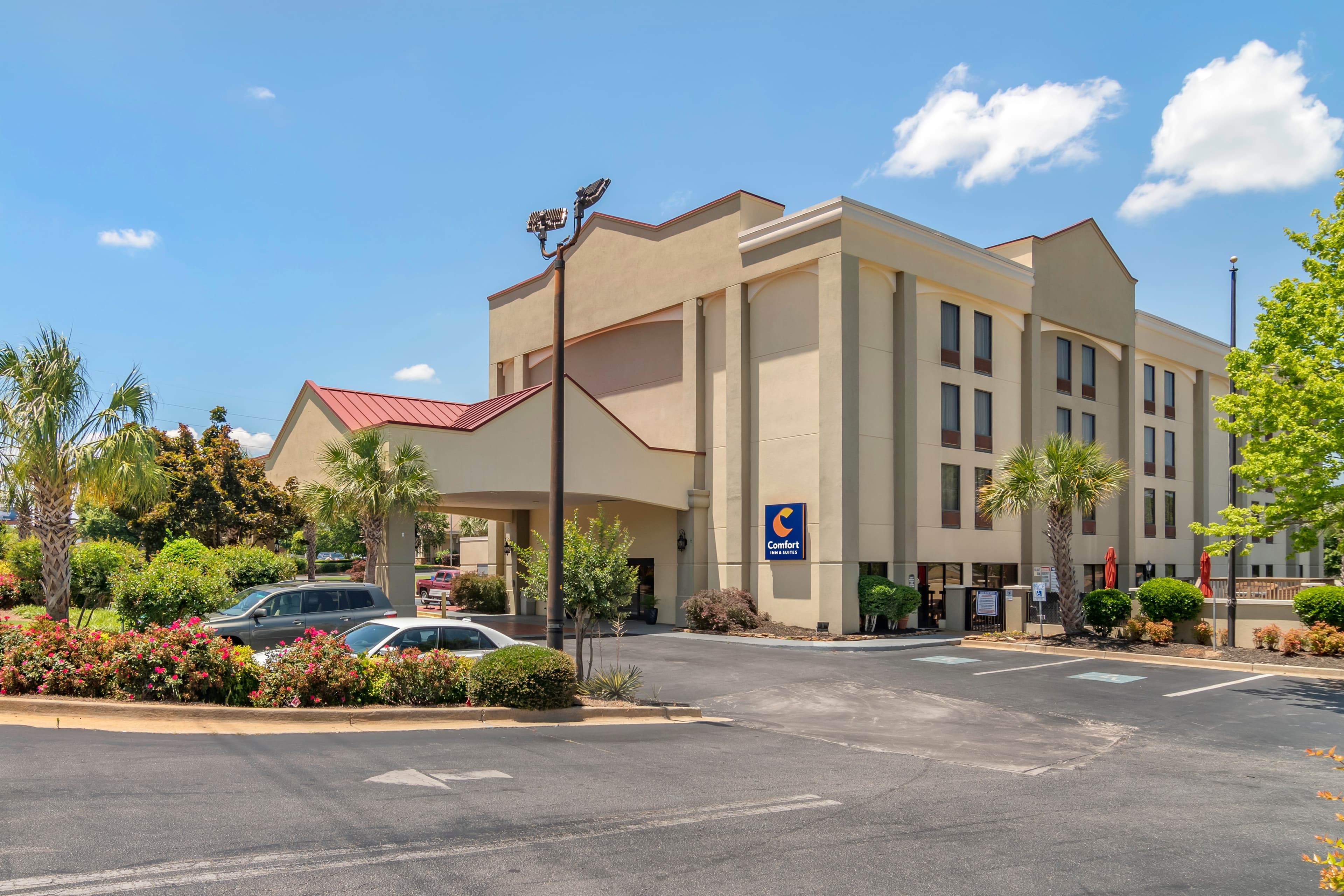 Comfort Inn & Suites Athens North - Image 1