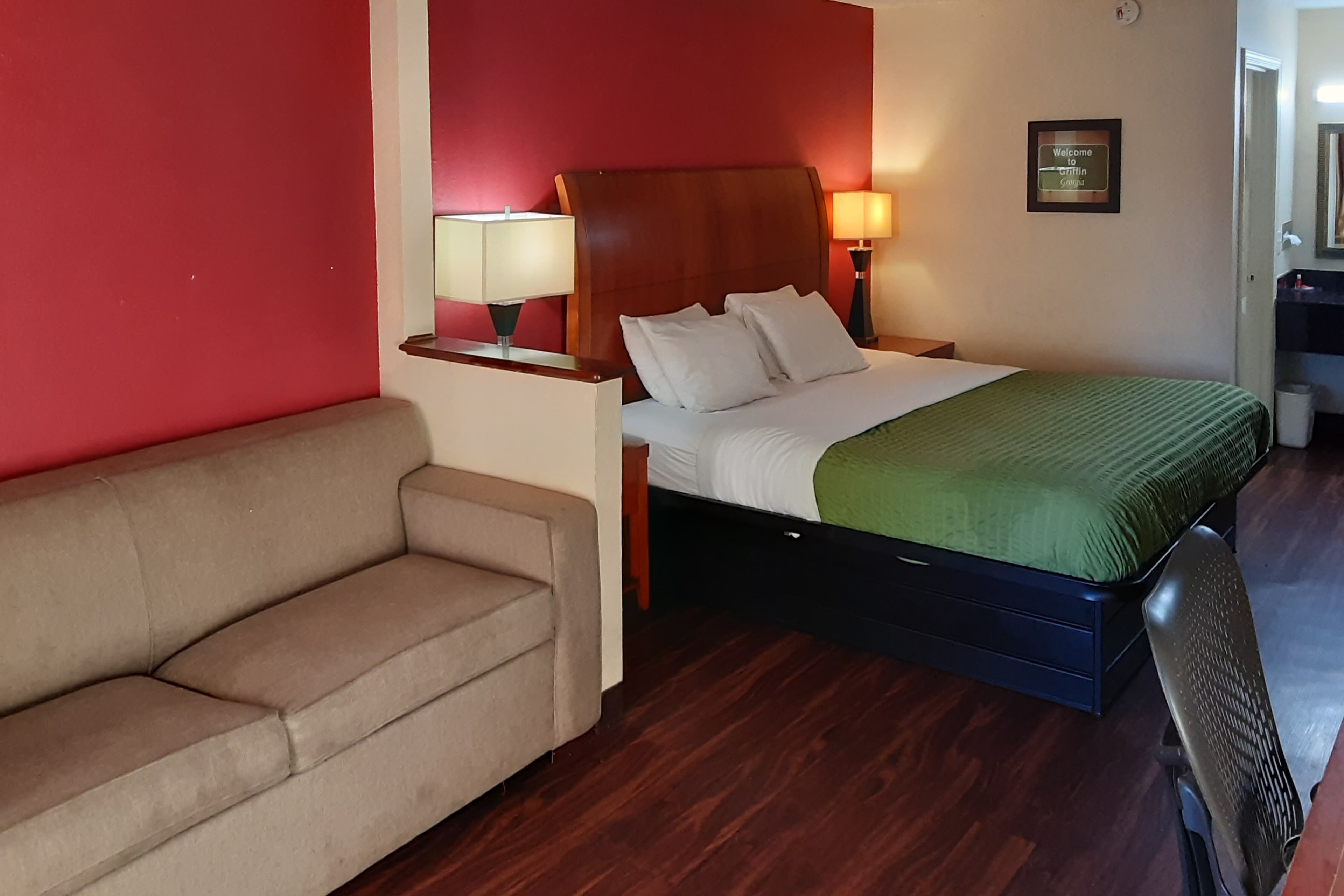 Econo Lodge Inn & Suites Griffin North - Image 5