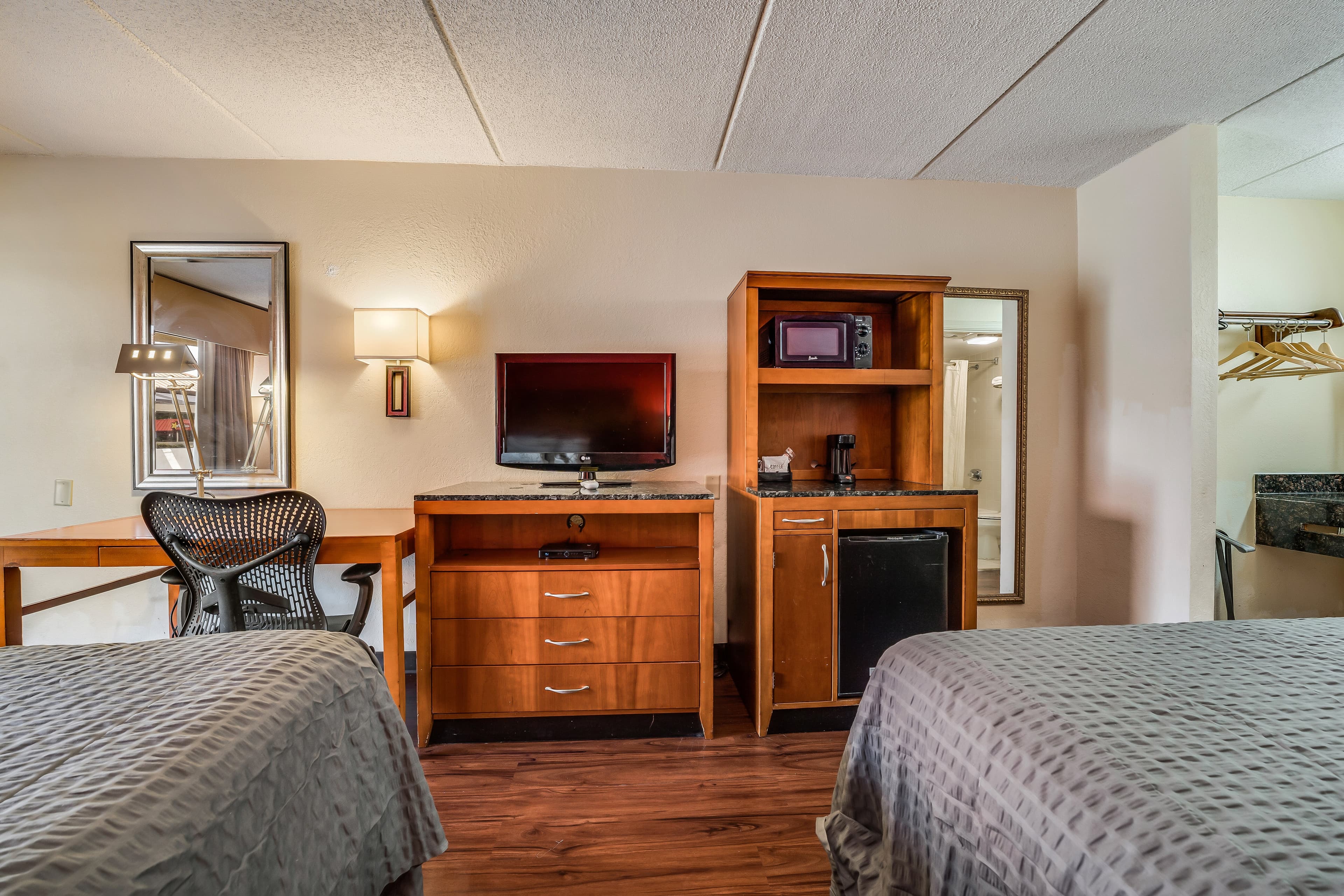 Econo Lodge Inn & Suites Griffin North — 19