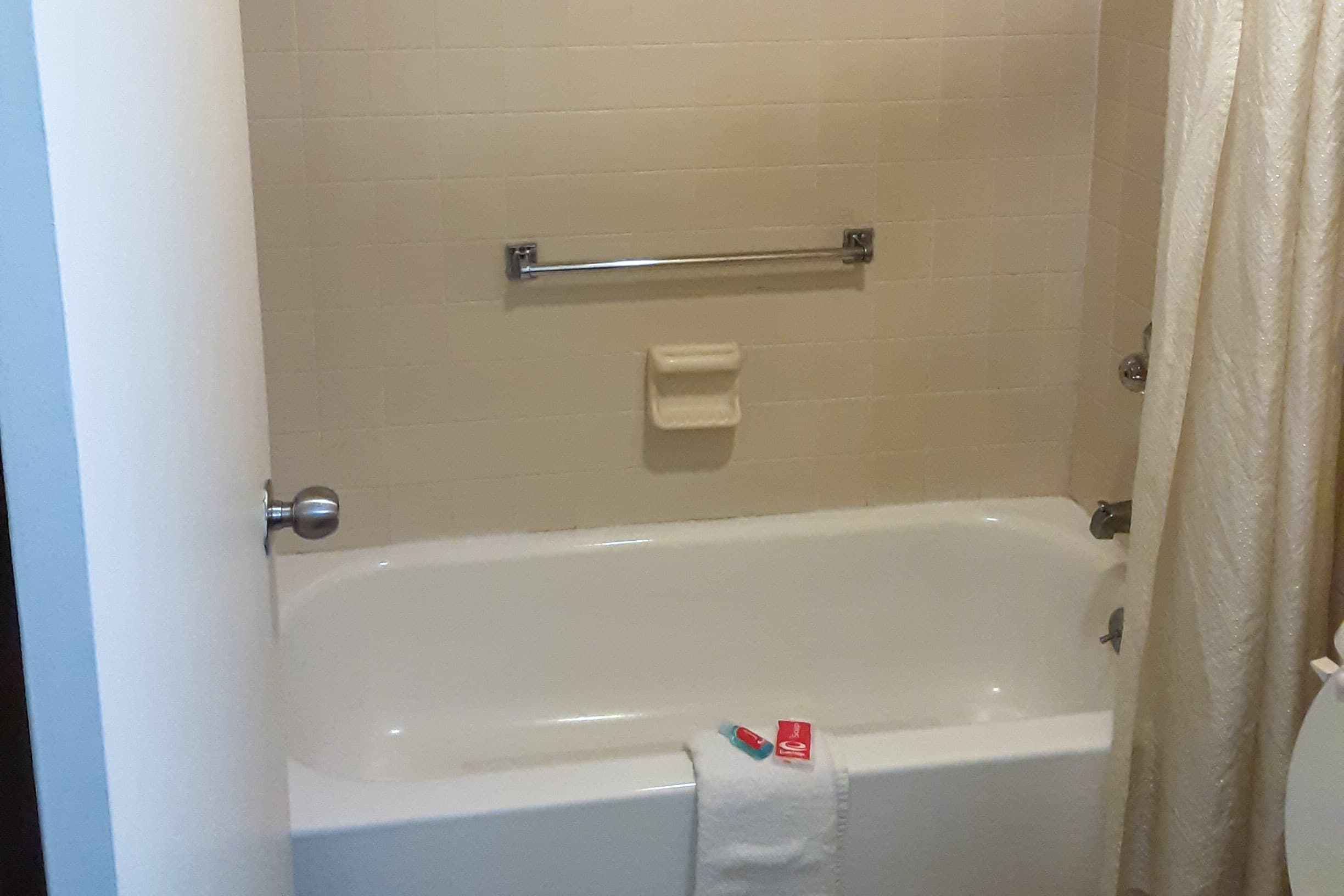 Econo Lodge Inn & Suites Griffin North — 6