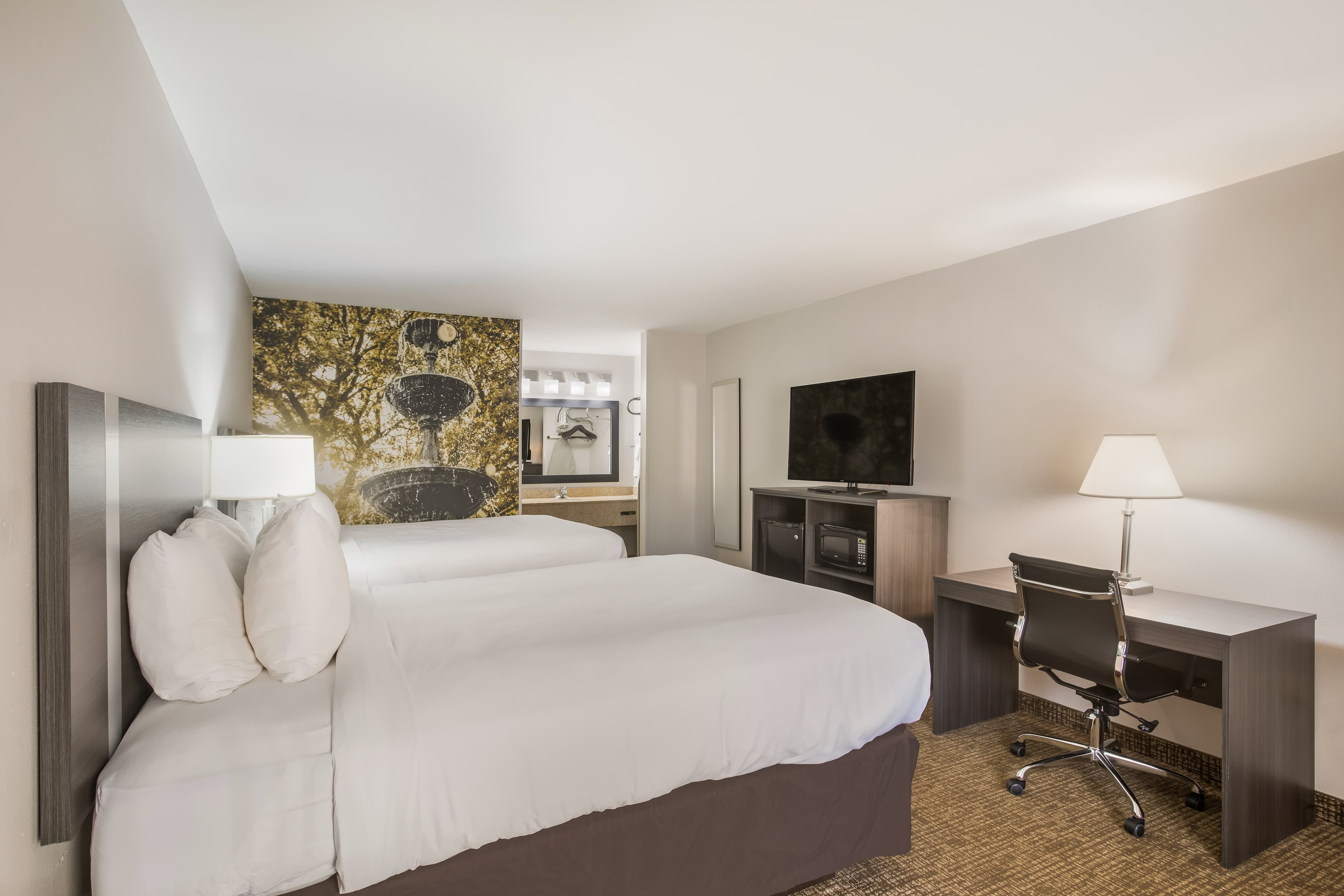 Clarion Pointe Forsyth I-75 — 15