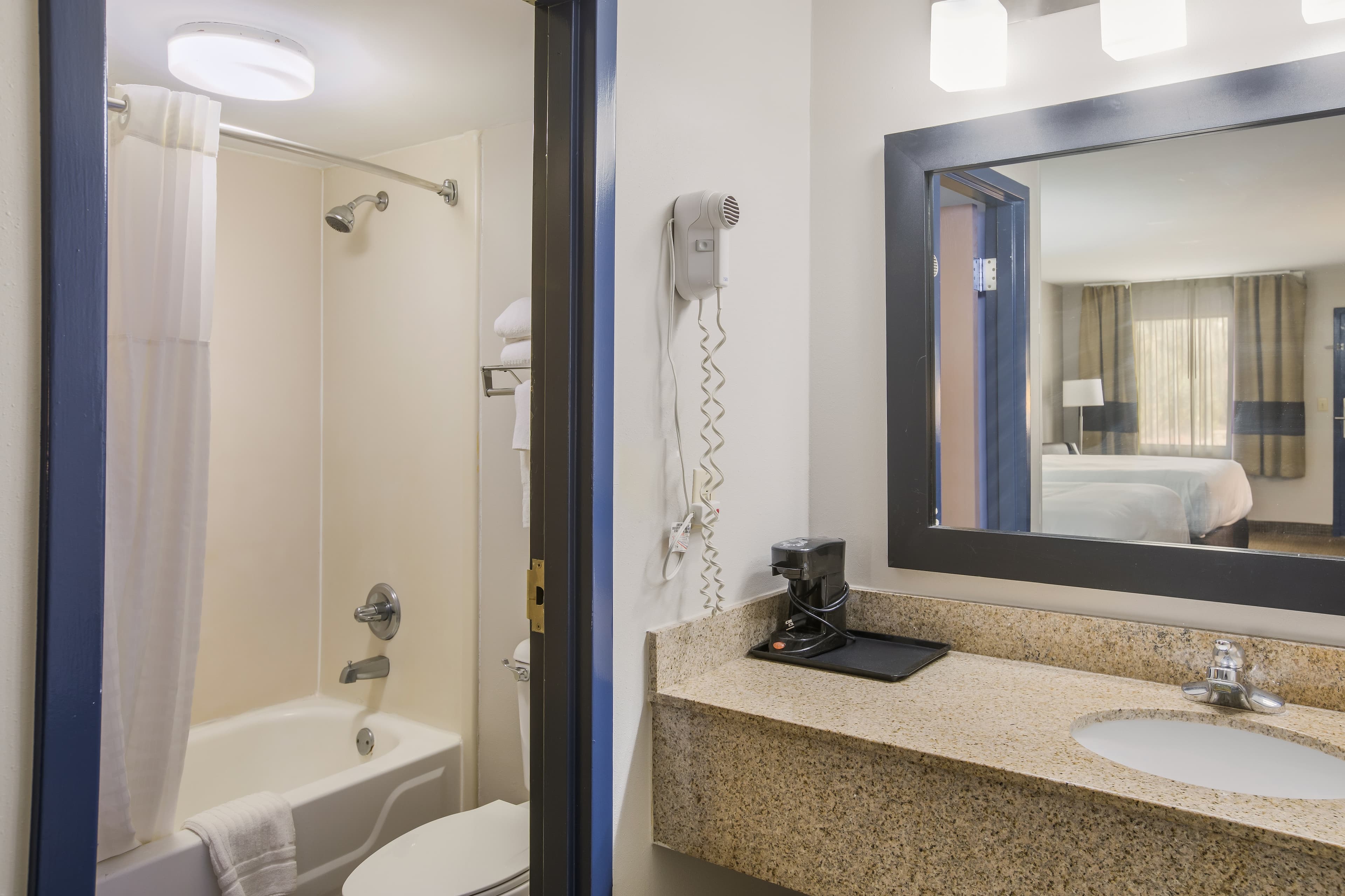 Clarion Pointe Forsyth I-75 — 17