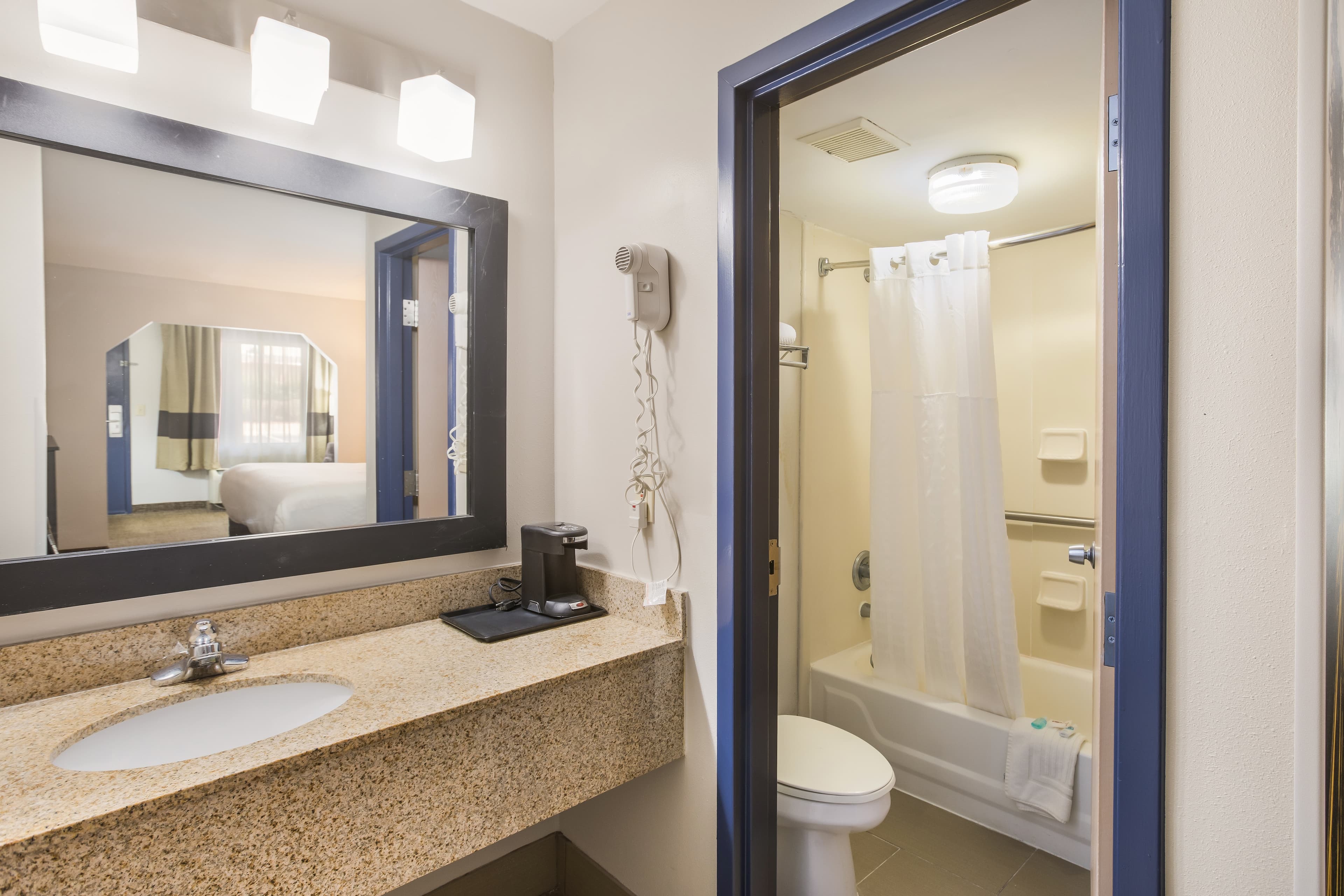 Clarion Pointe Forsyth I-75 — 26