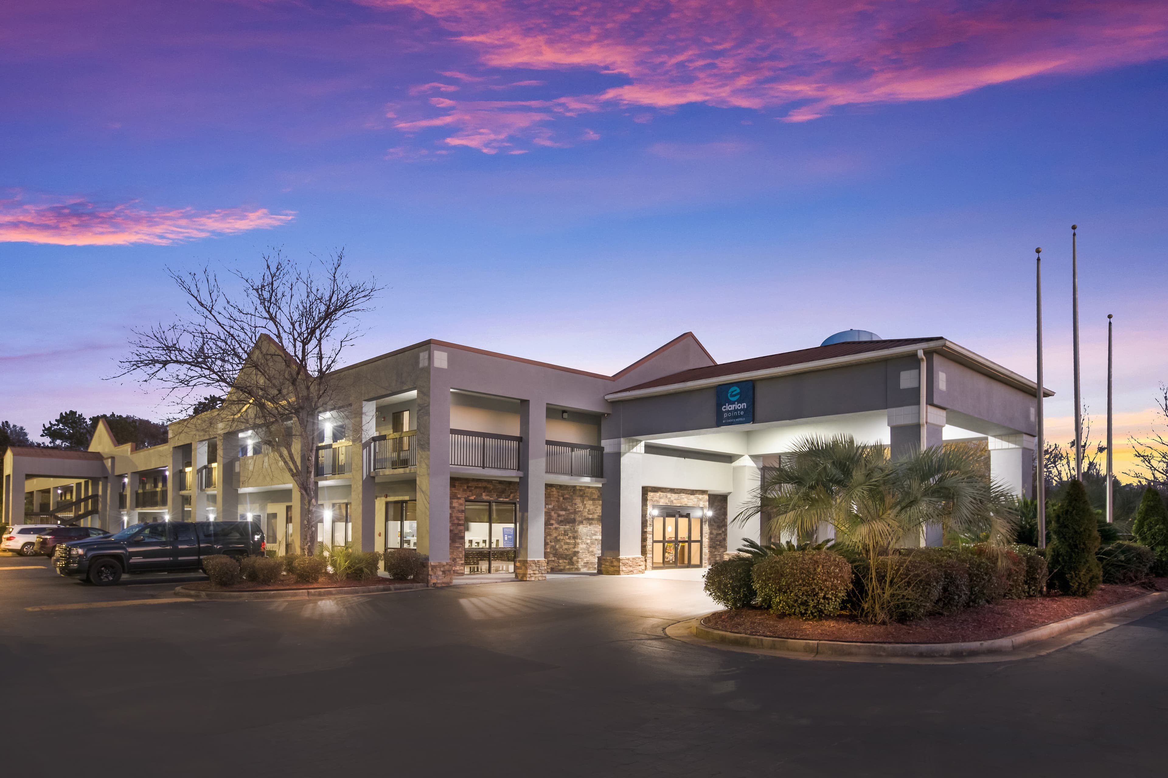 Clarion Pointe Forsyth I-75 - Image 1