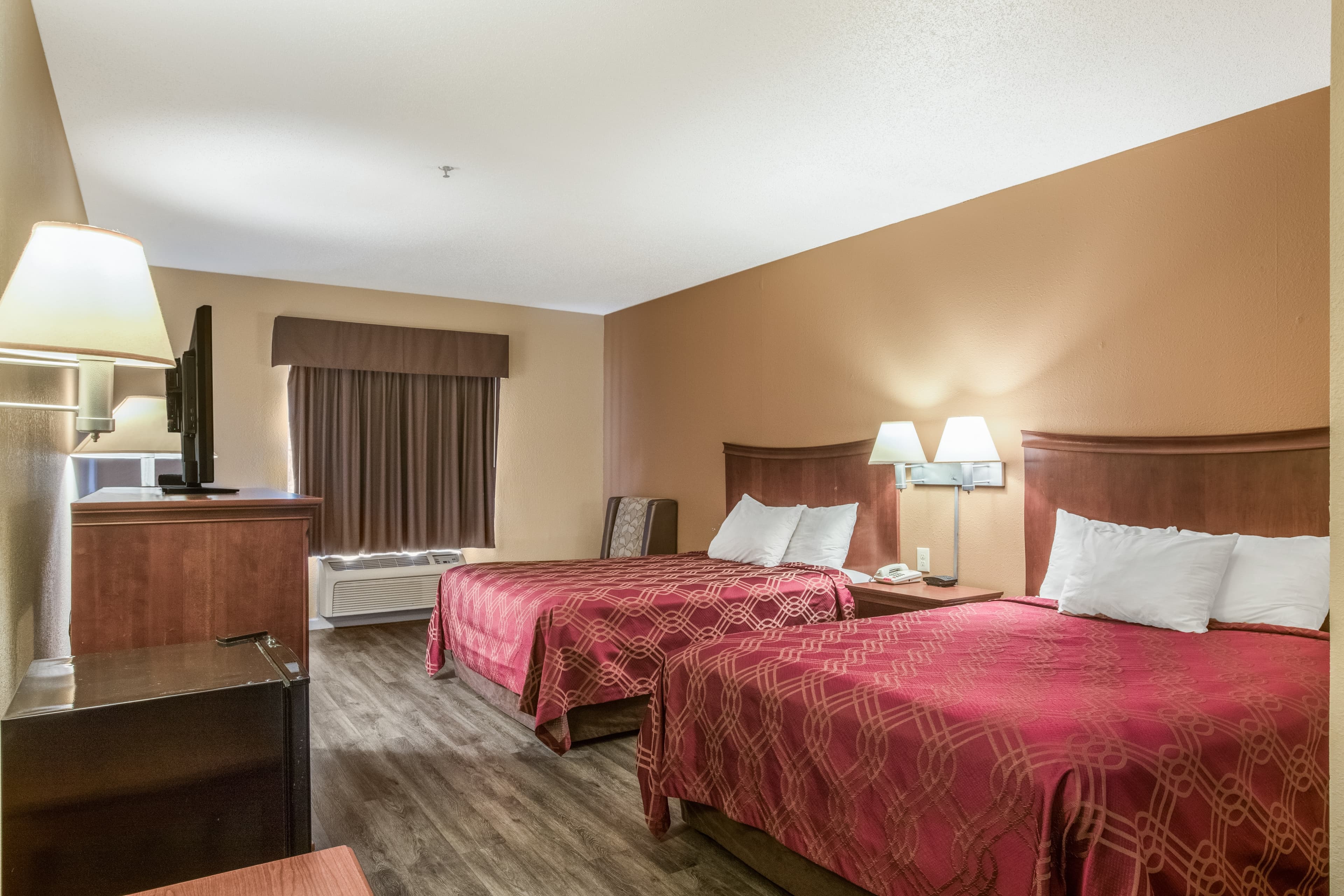 Econo Lodge Inn & Suites Marietta near Dobbins ARB — 14
