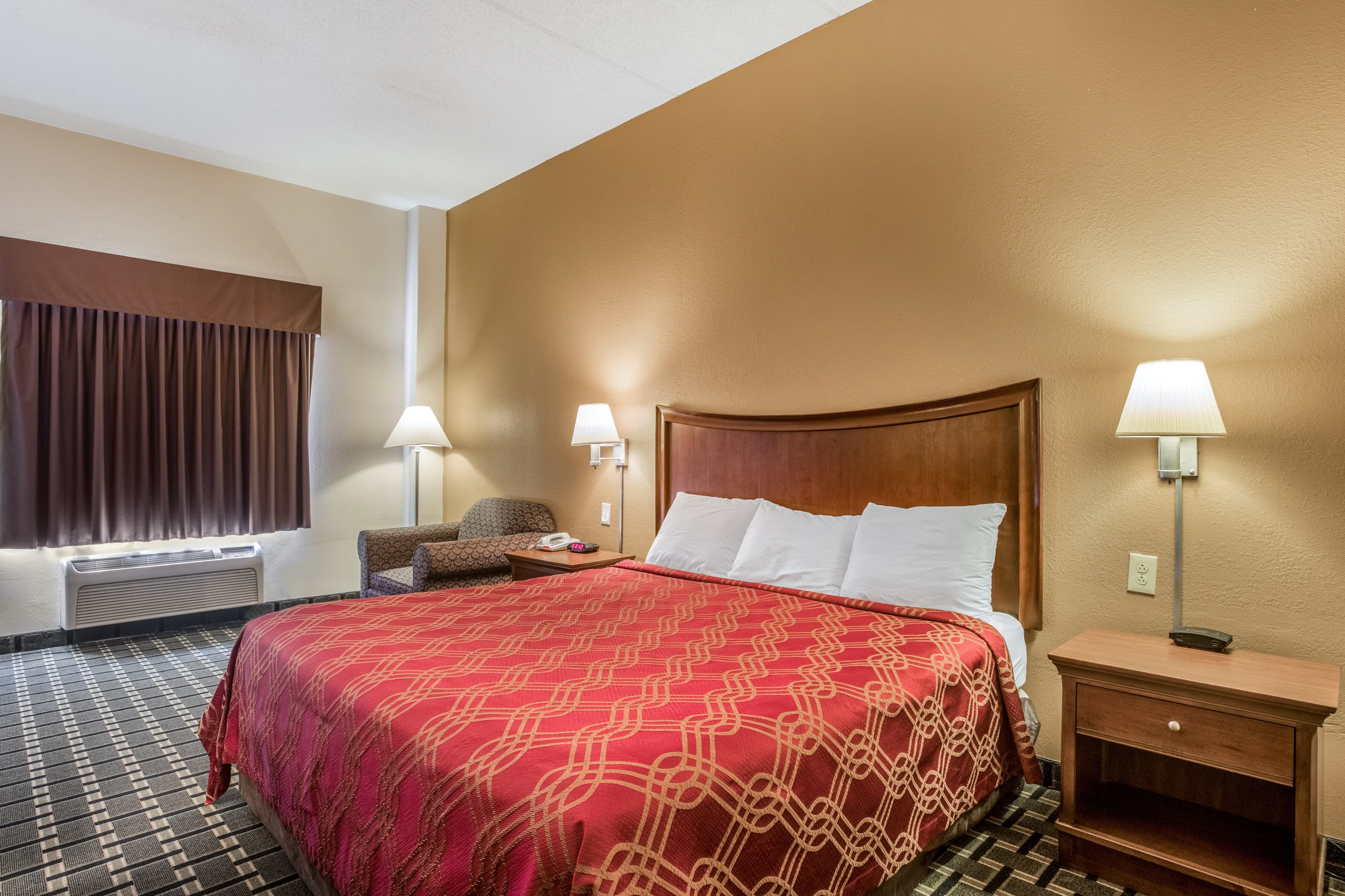 Econo Lodge Inn & Suites Marietta near Dobbins ARB - Image 5