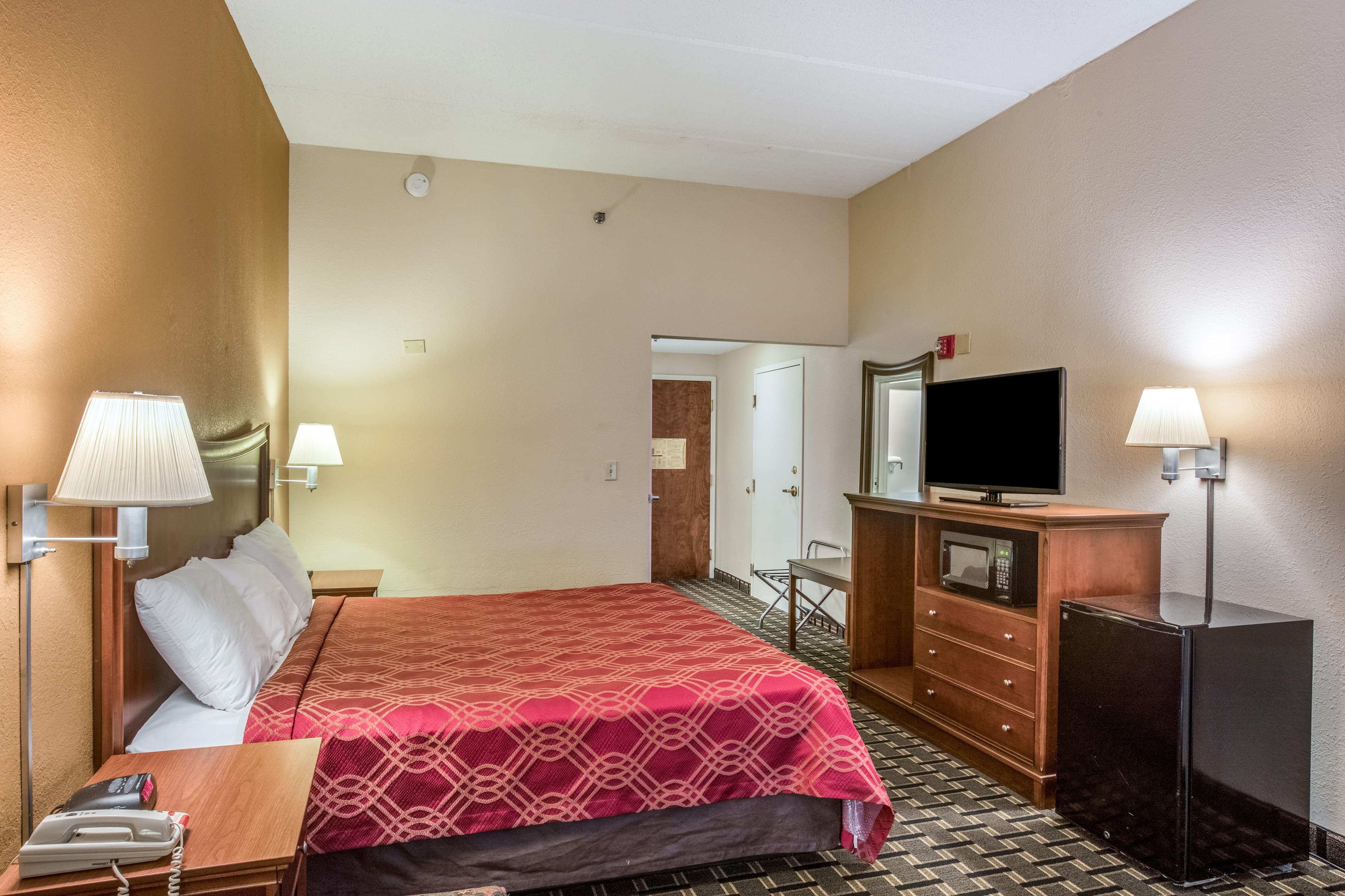 Econo Lodge Inn & Suites Marietta near Dobbins ARB — 6