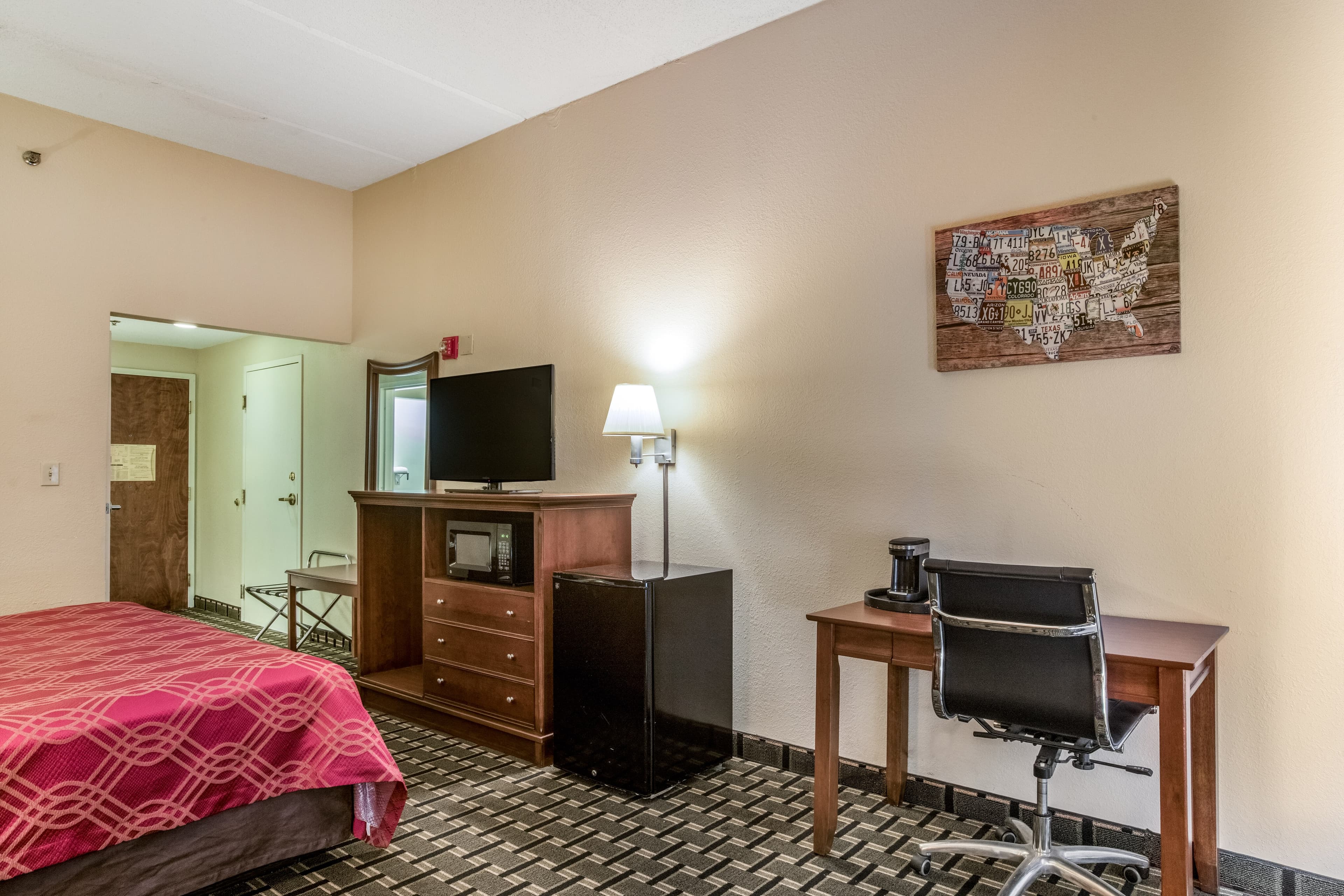 Econo Lodge Inn & Suites Marietta near Dobbins ARB — 7