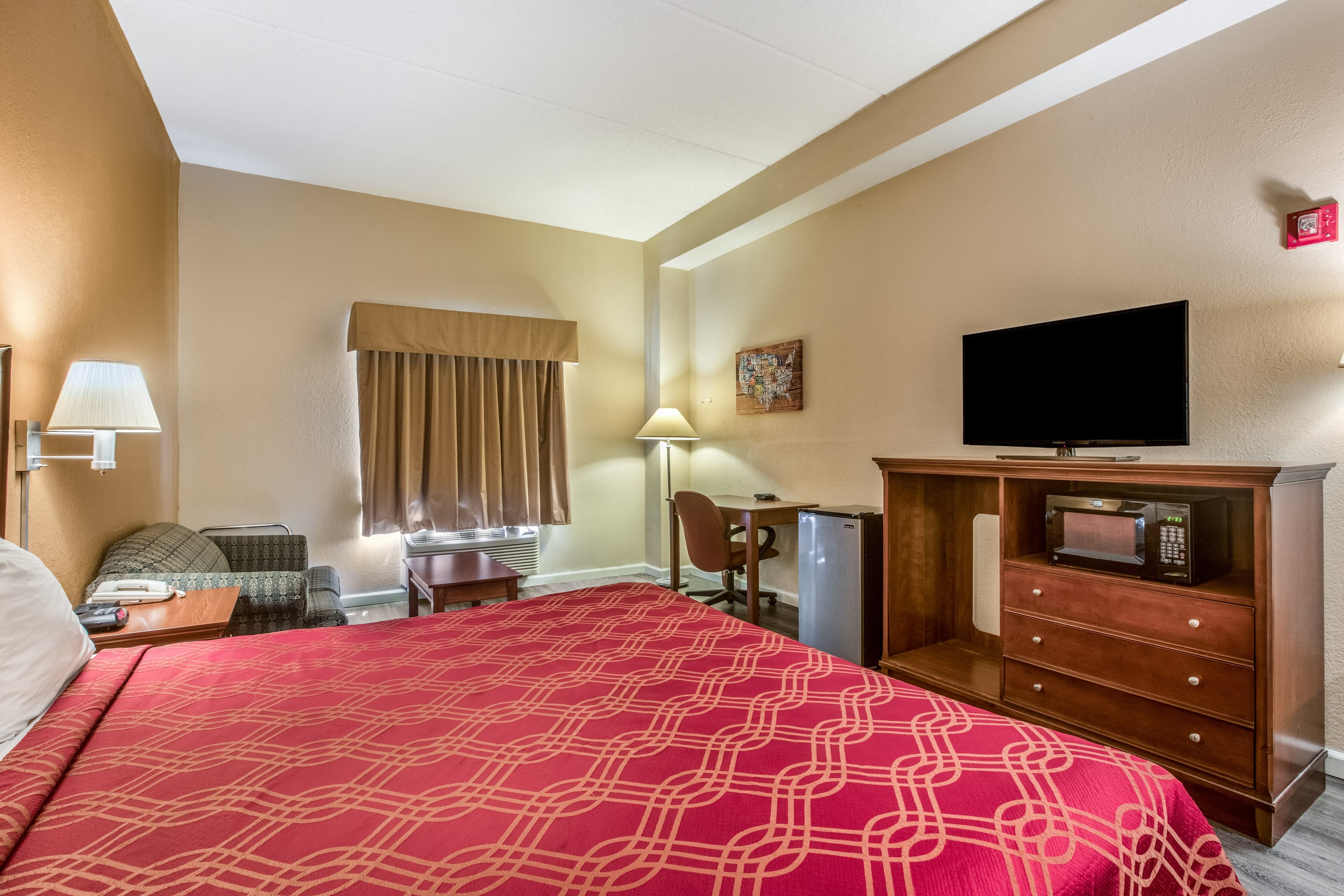 Econo Lodge Inn & Suites Marietta near Dobbins ARB — 9