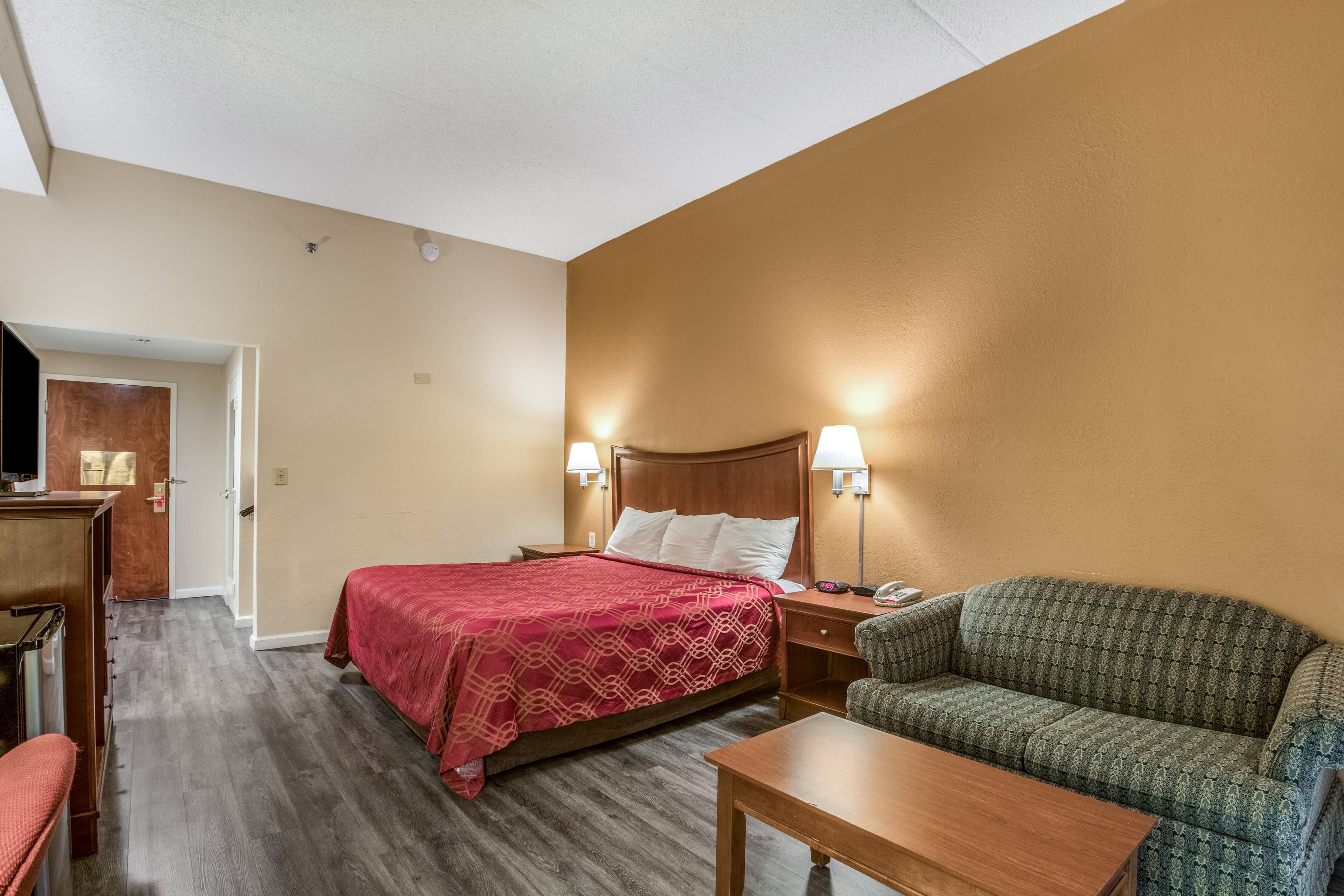 Econo Lodge Inn & Suites Marietta near Dobbins ARB — 10