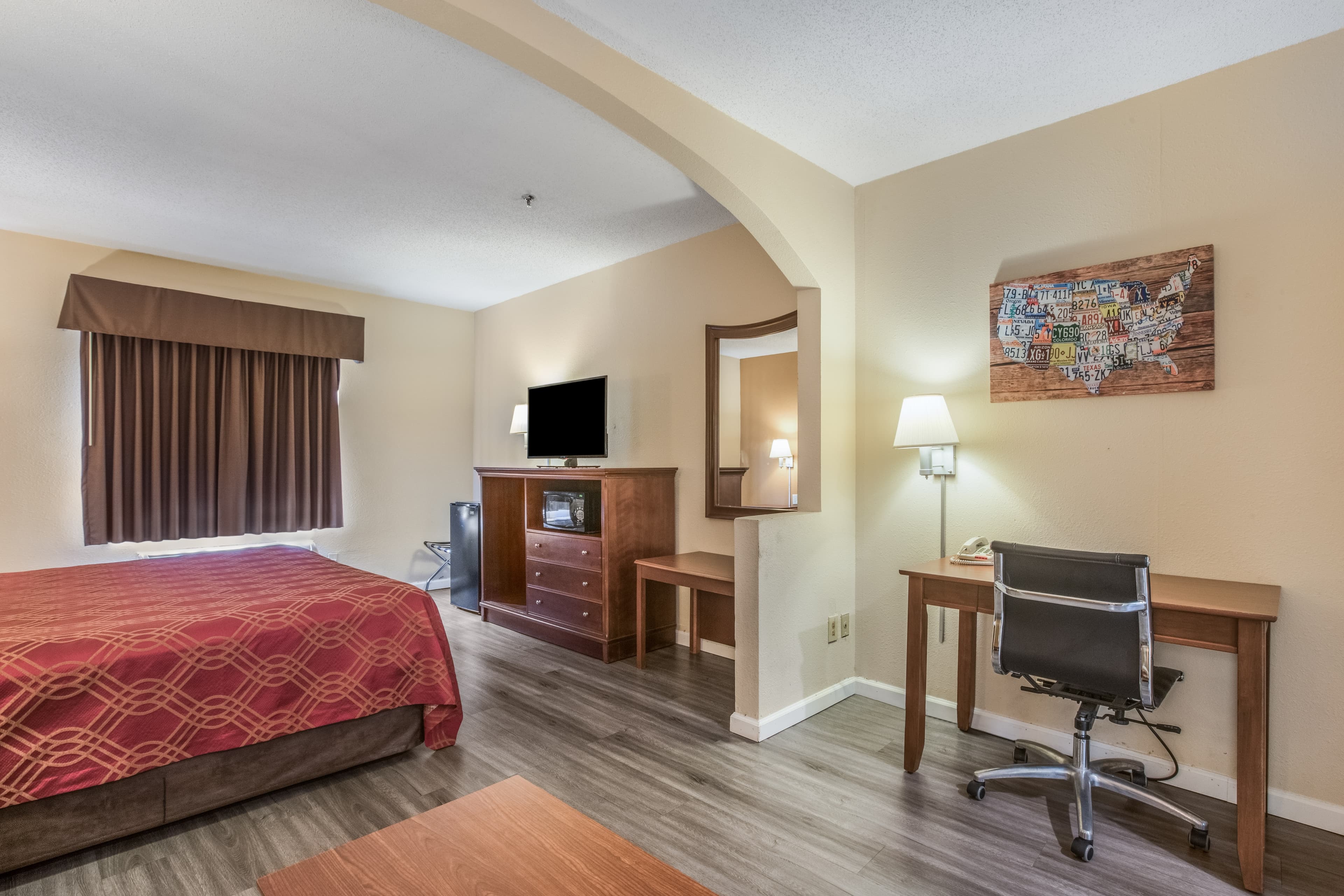 Econo Lodge Inn & Suites Marietta near Dobbins ARB - Image 2