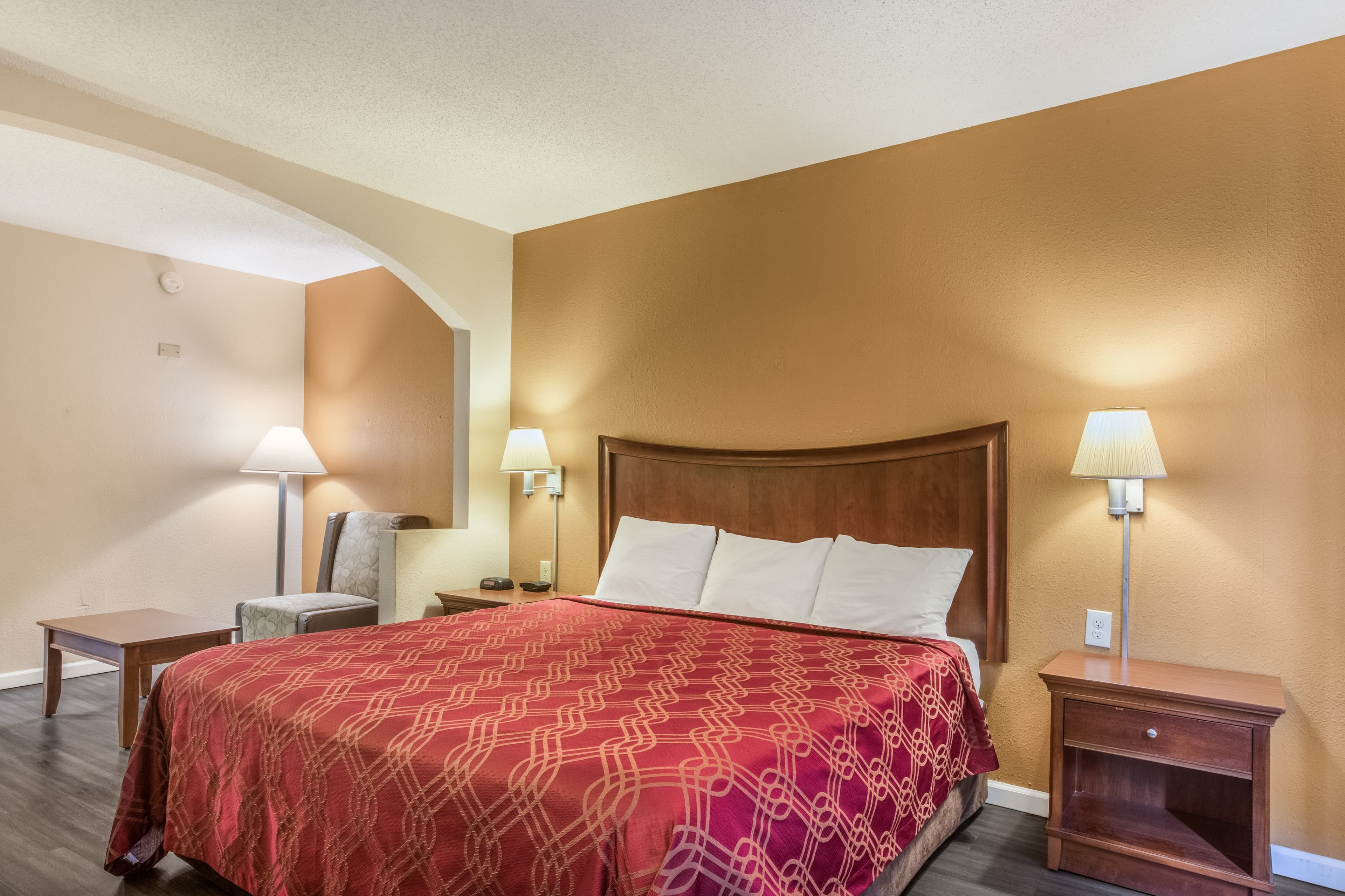 Econo Lodge Inn & Suites Marietta near Dobbins ARB - Image 4
