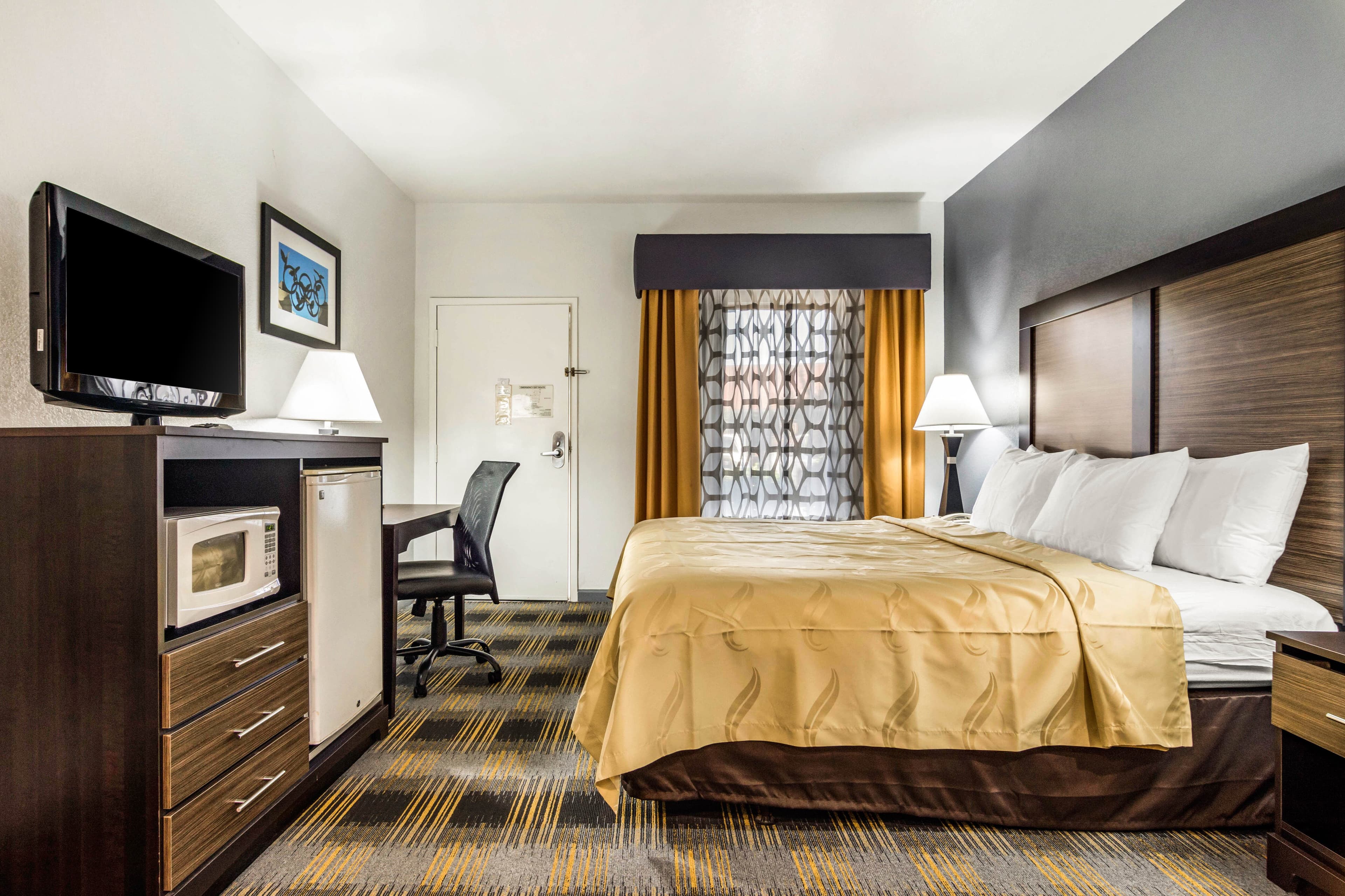 Quality Inn near Six Flags - Image 4