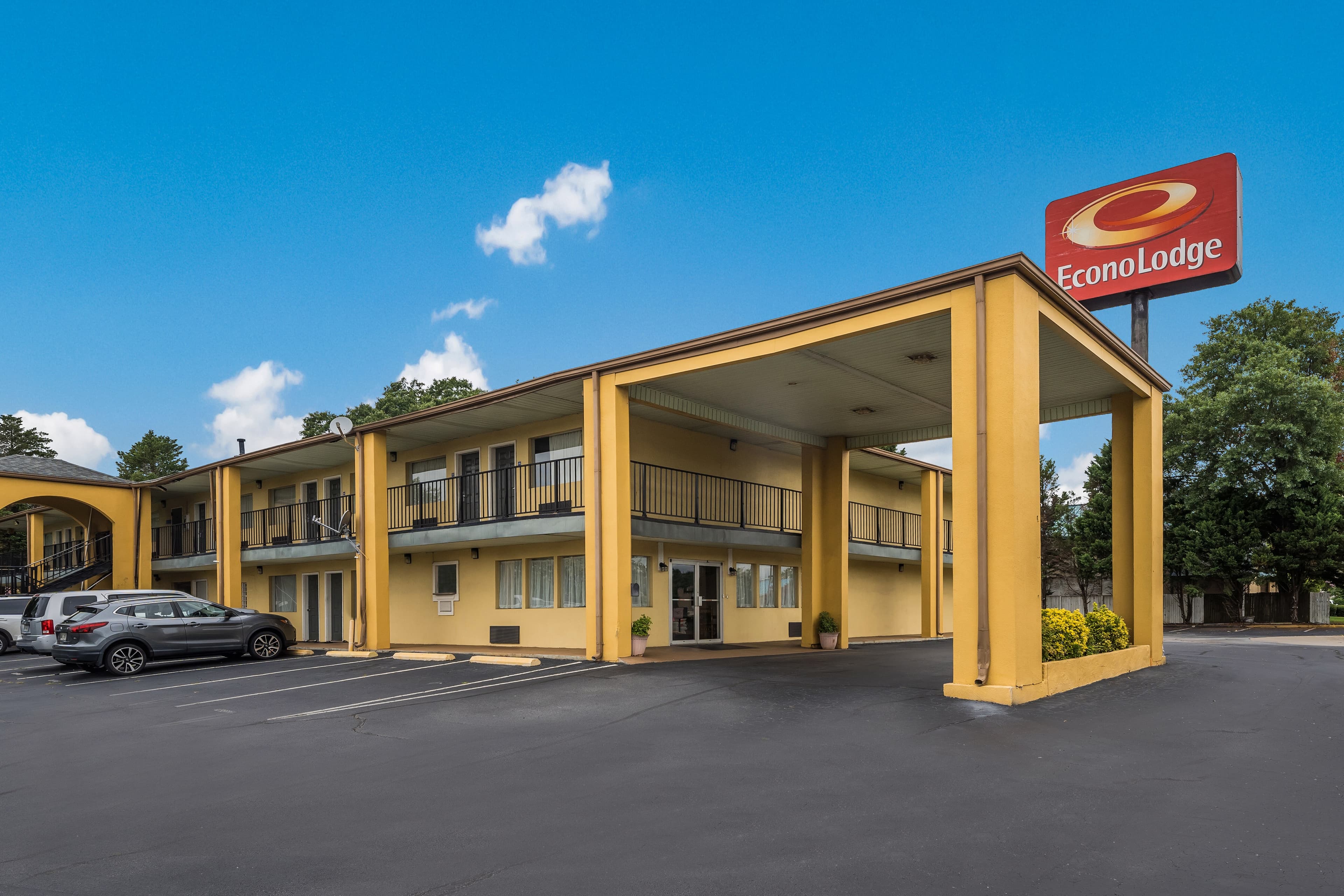 Econo Lodge Thomaston - Image 1
