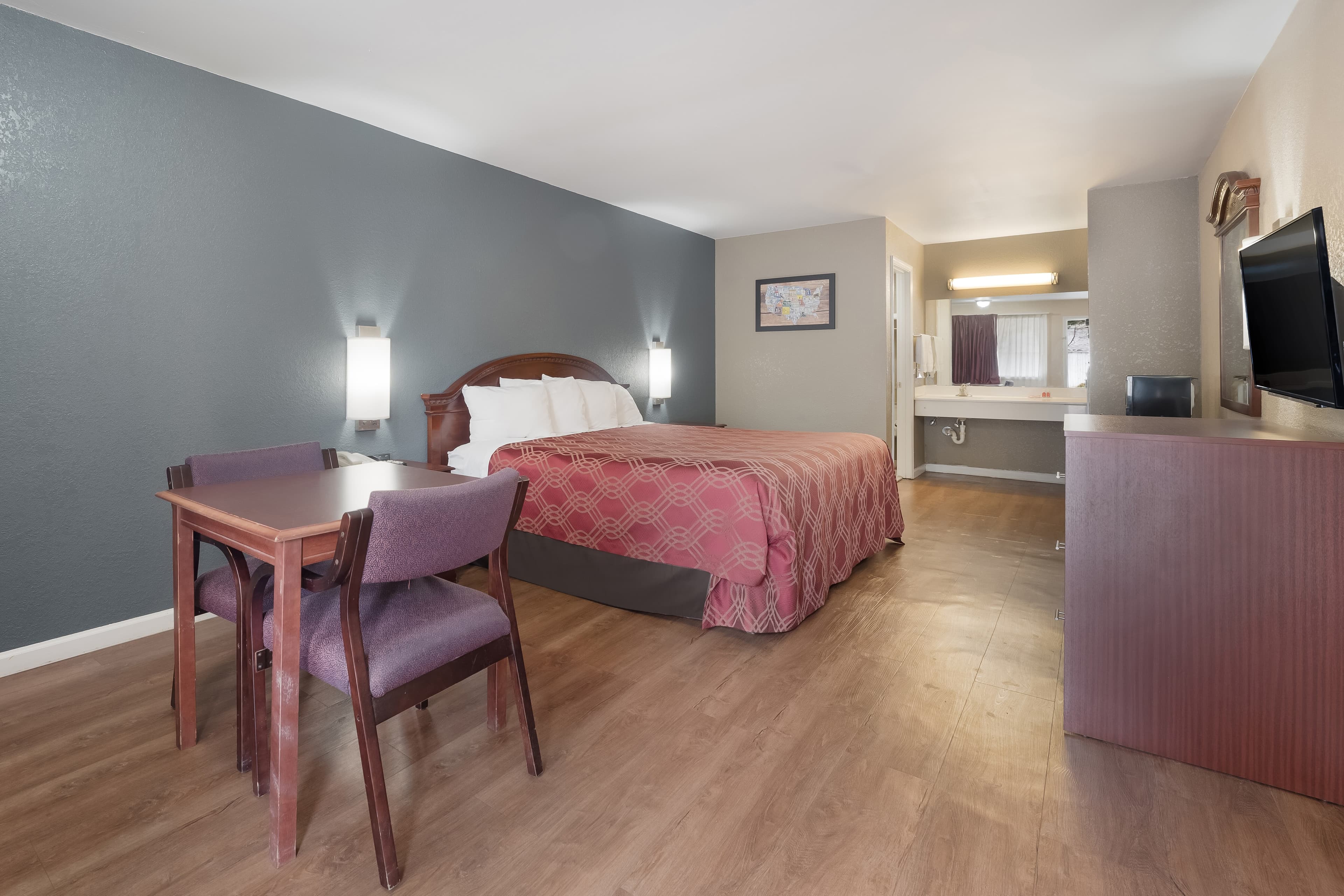 Econo Lodge Thomaston - Image 2
