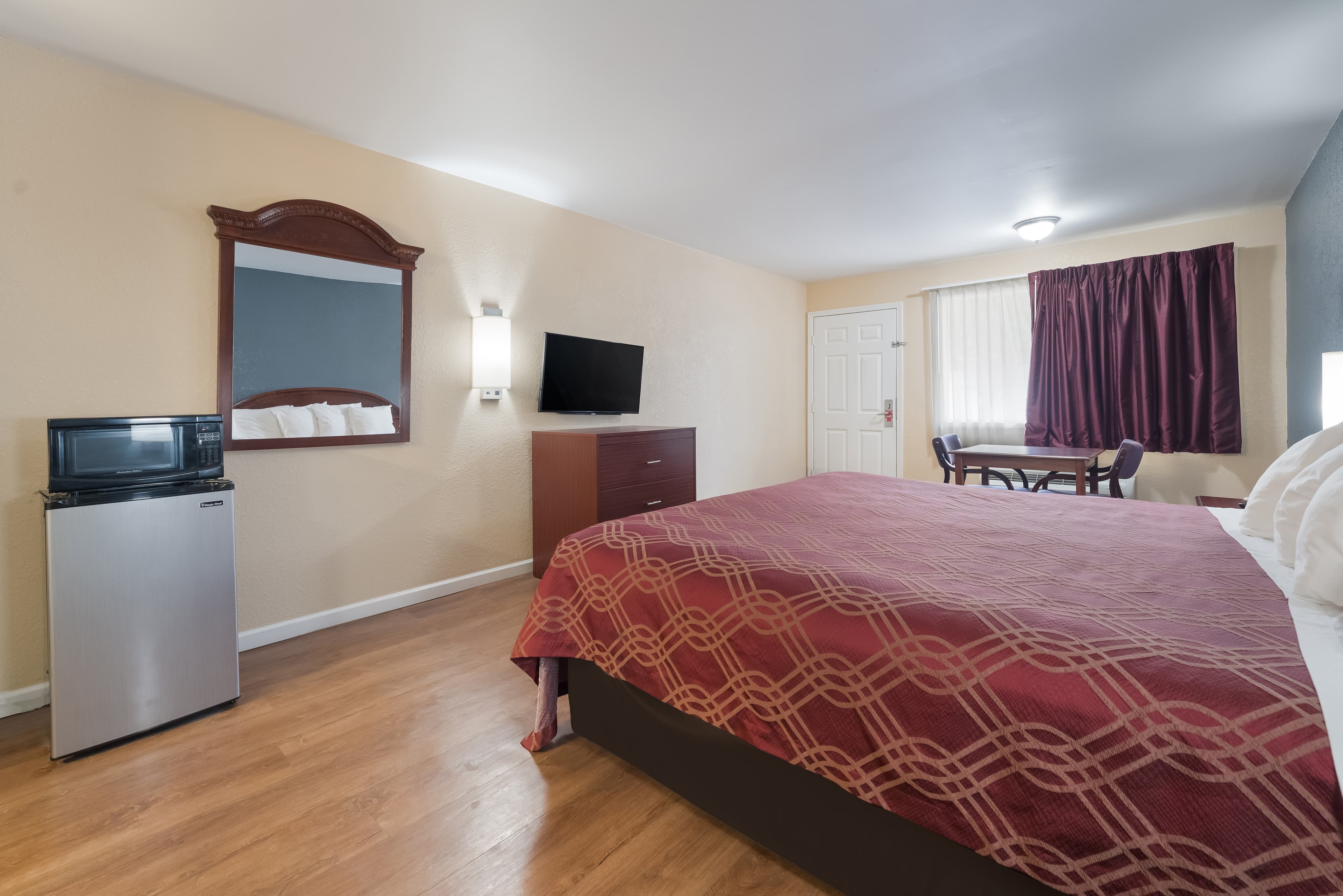 Econo Lodge Thomaston - Image 3