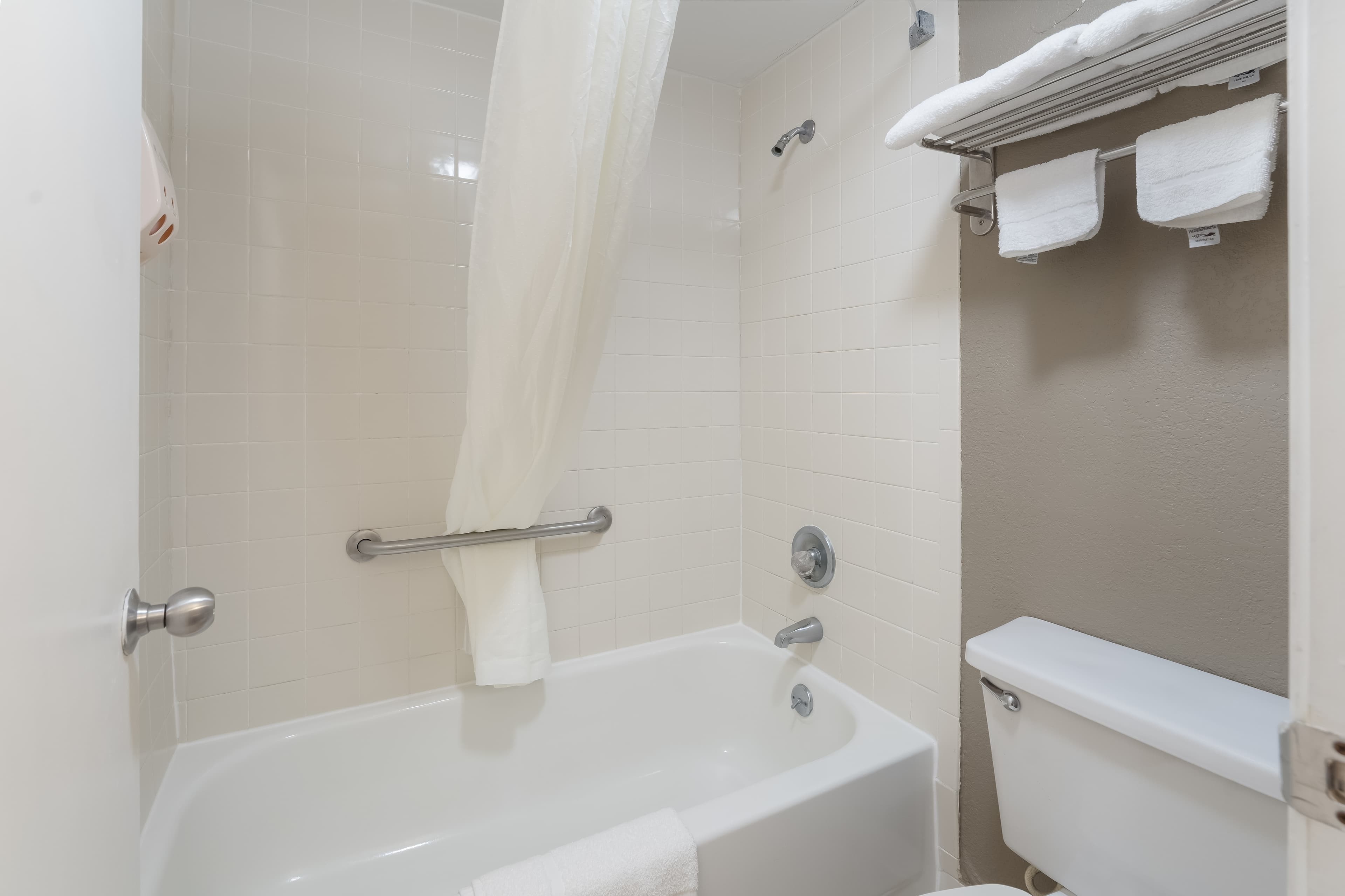 Econo Lodge Thomaston - Image 5