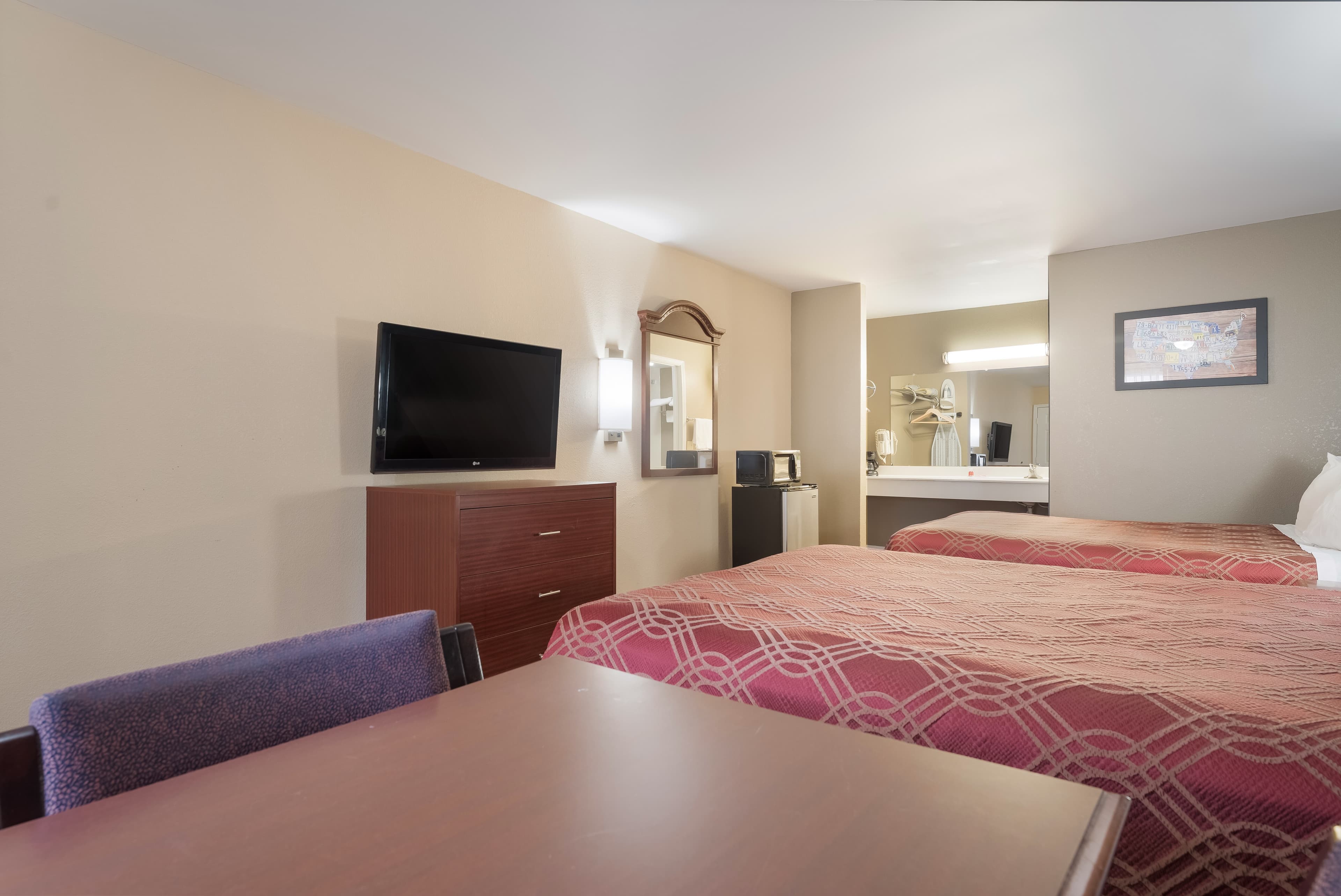 Econo Lodge Thomaston — 13