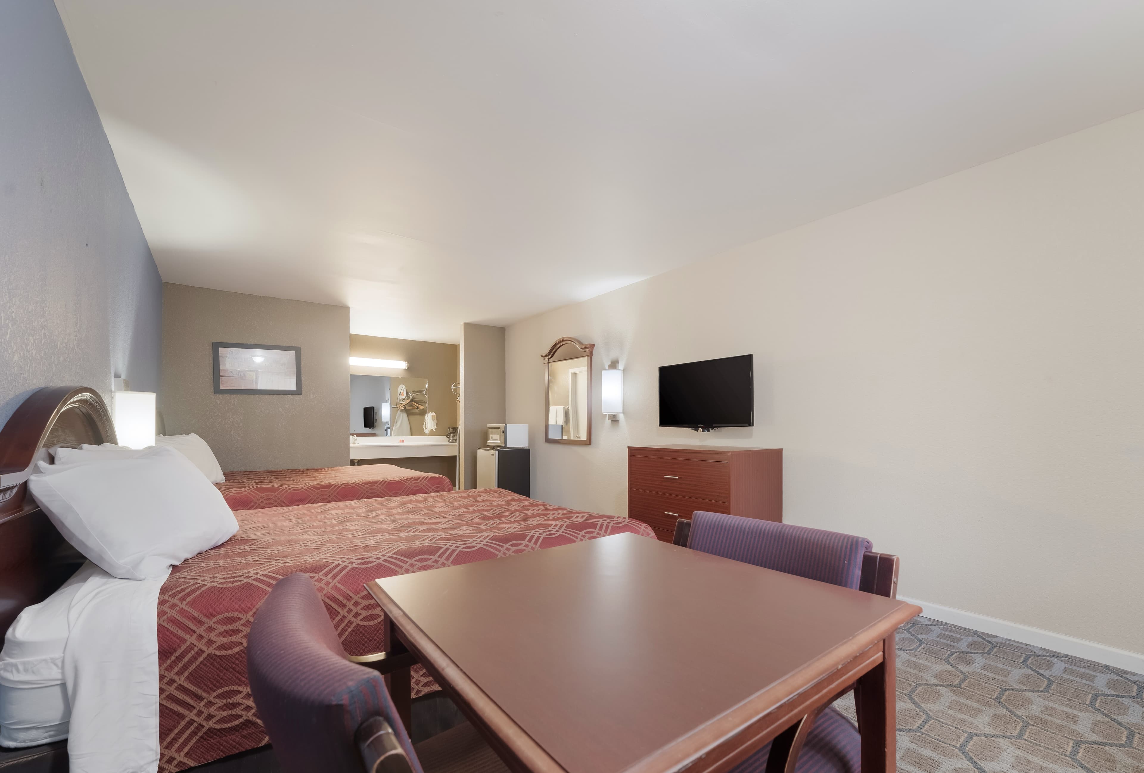 Econo Lodge Thomaston — 17
