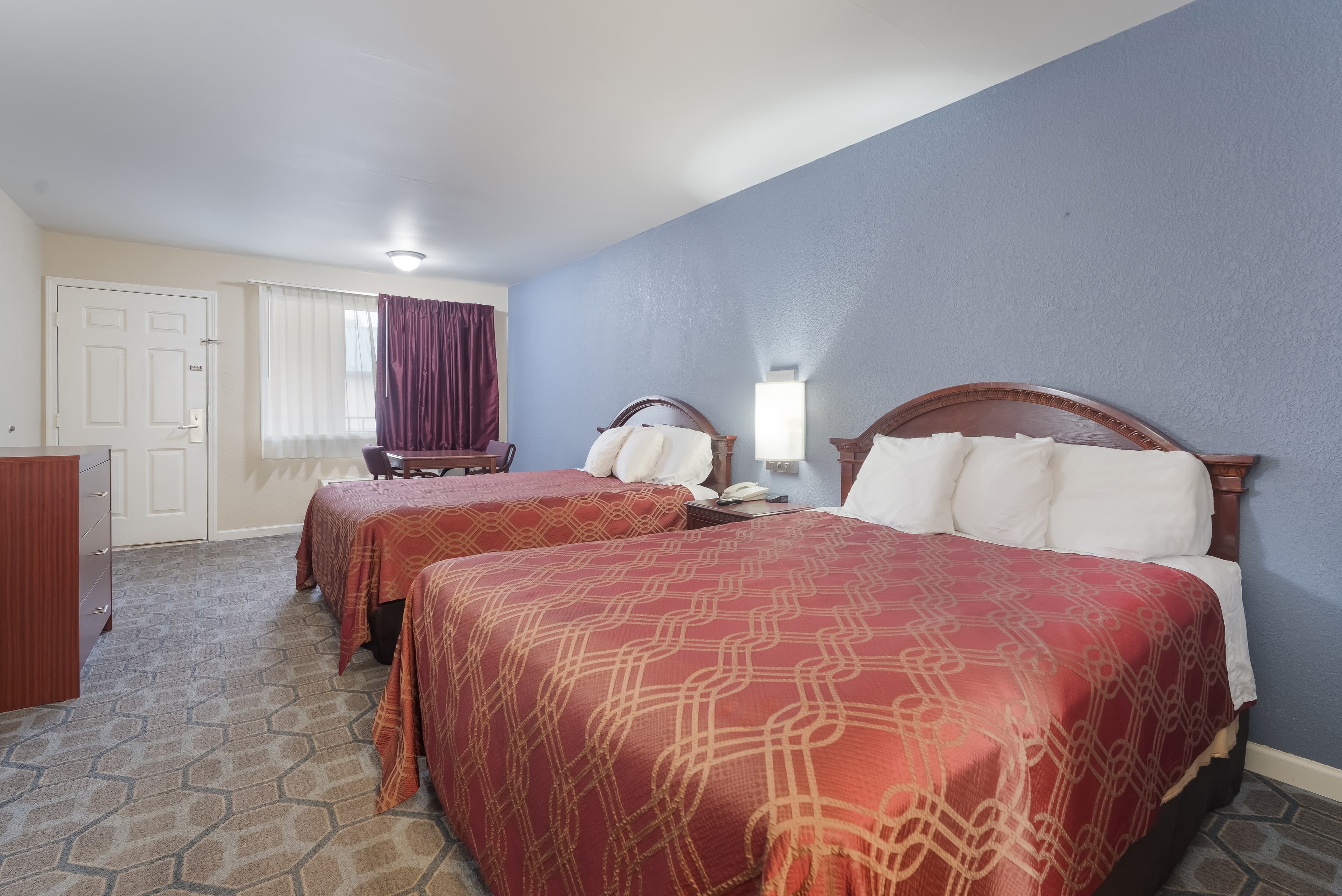 Econo Lodge Thomaston — 18