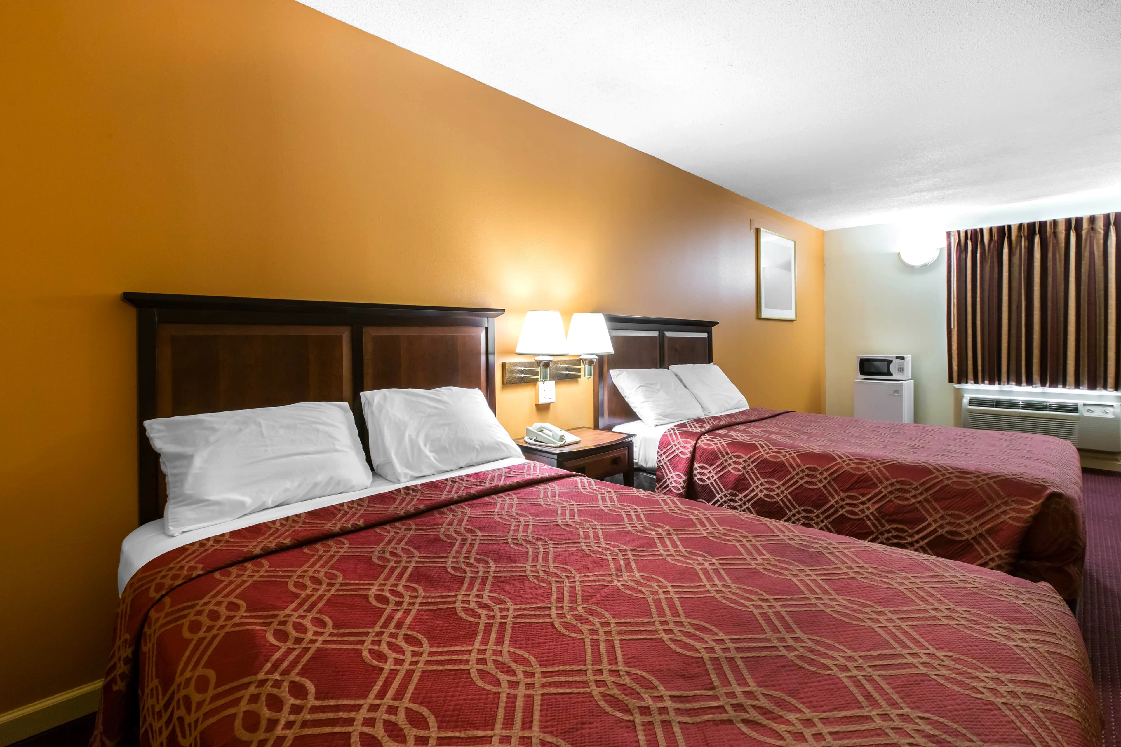 Econo Lodge At Six Flags — 7