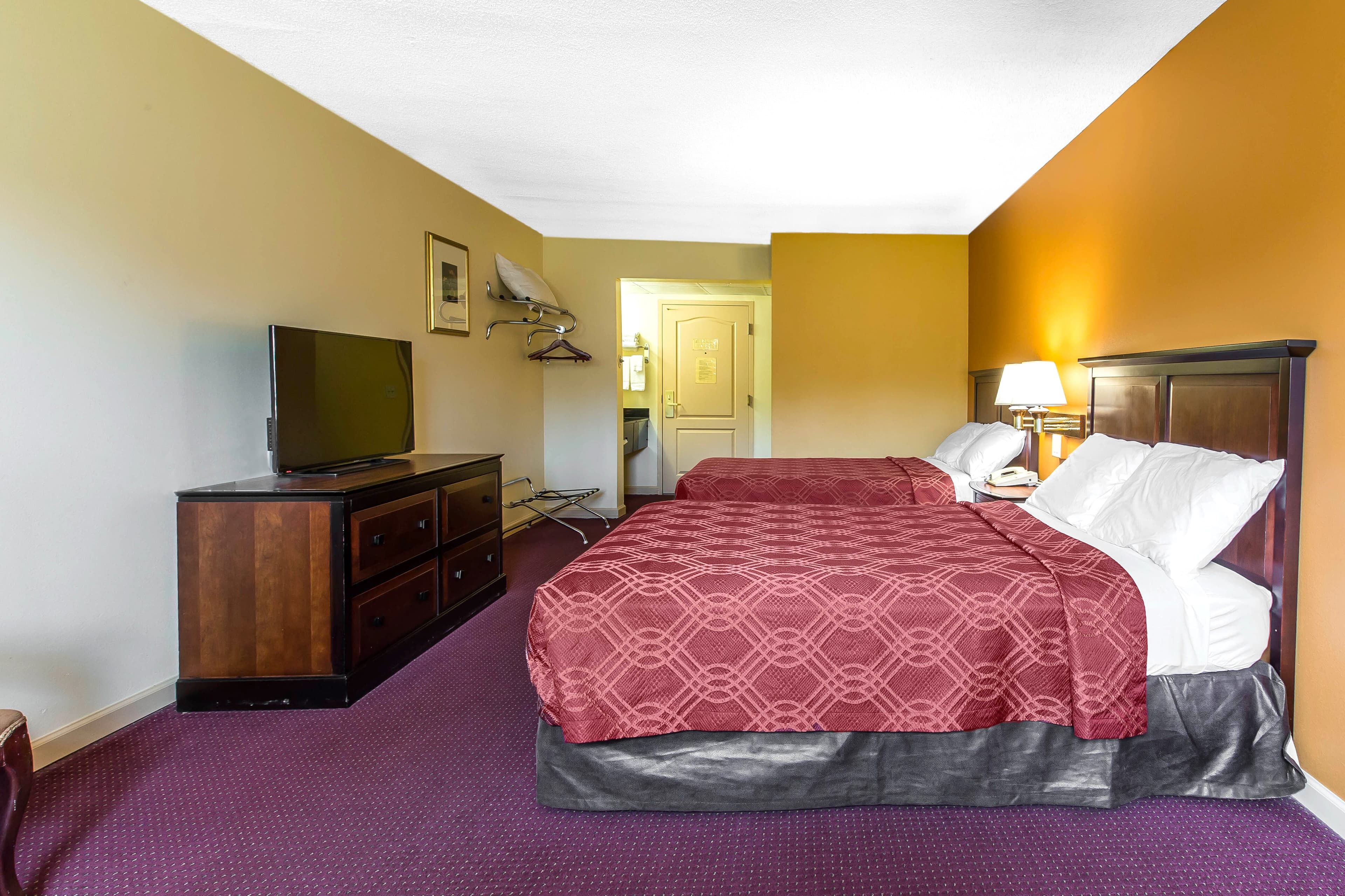 Econo Lodge At Six Flags — 9
