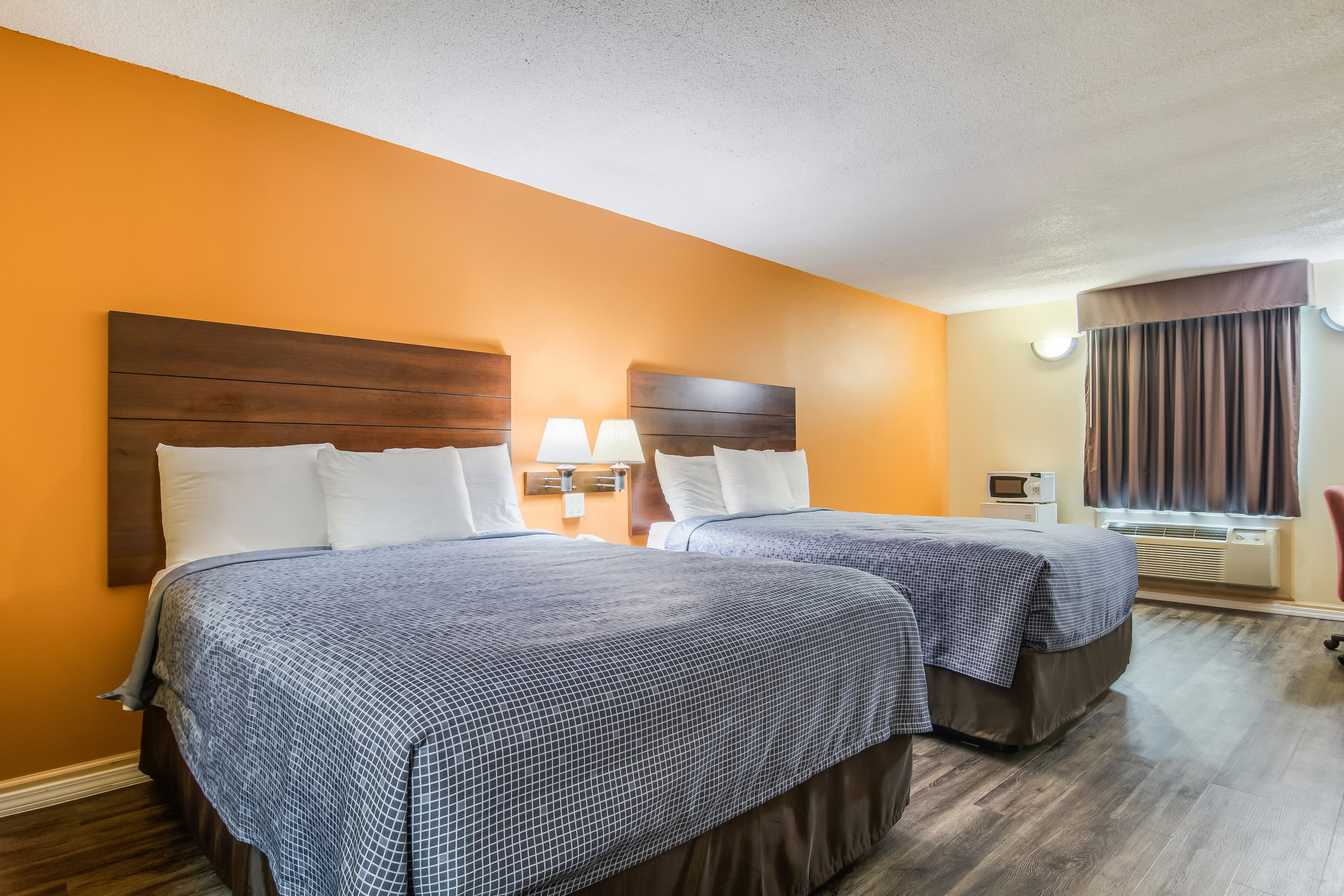 Econo Lodge At Six Flags — 30