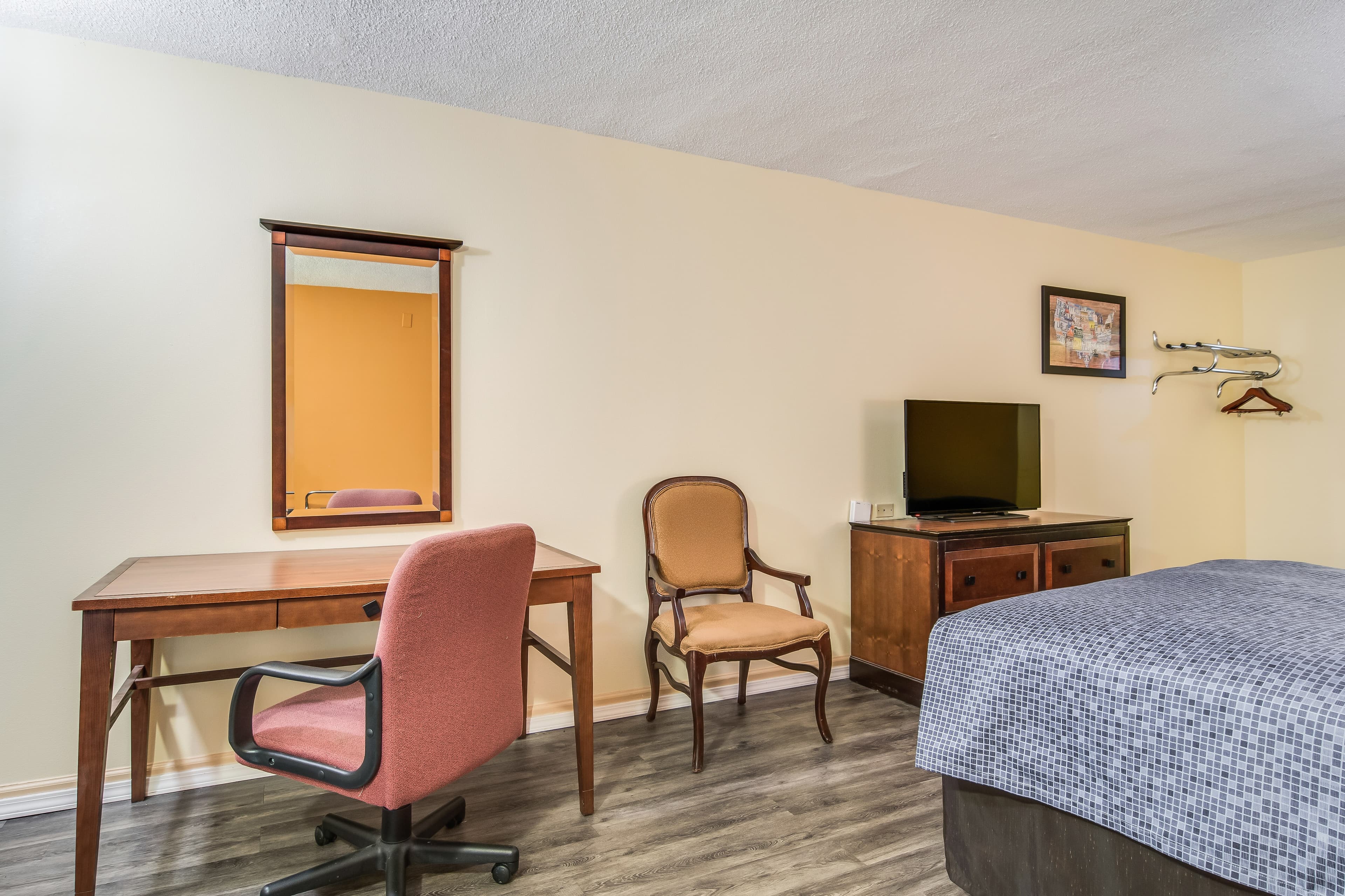 Econo Lodge At Six Flags — 32