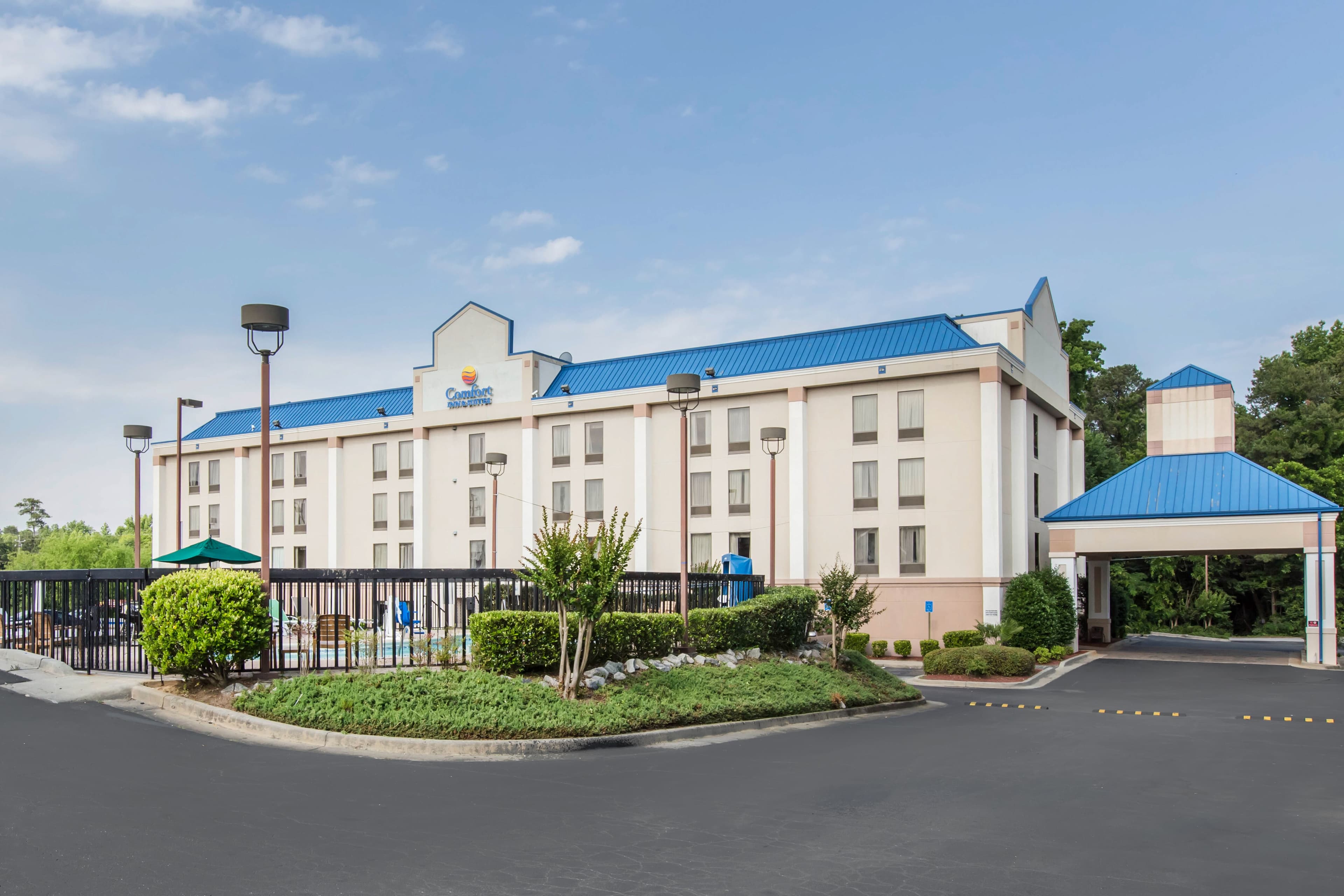 Comfort Inn & Suites Thomson - Image 1