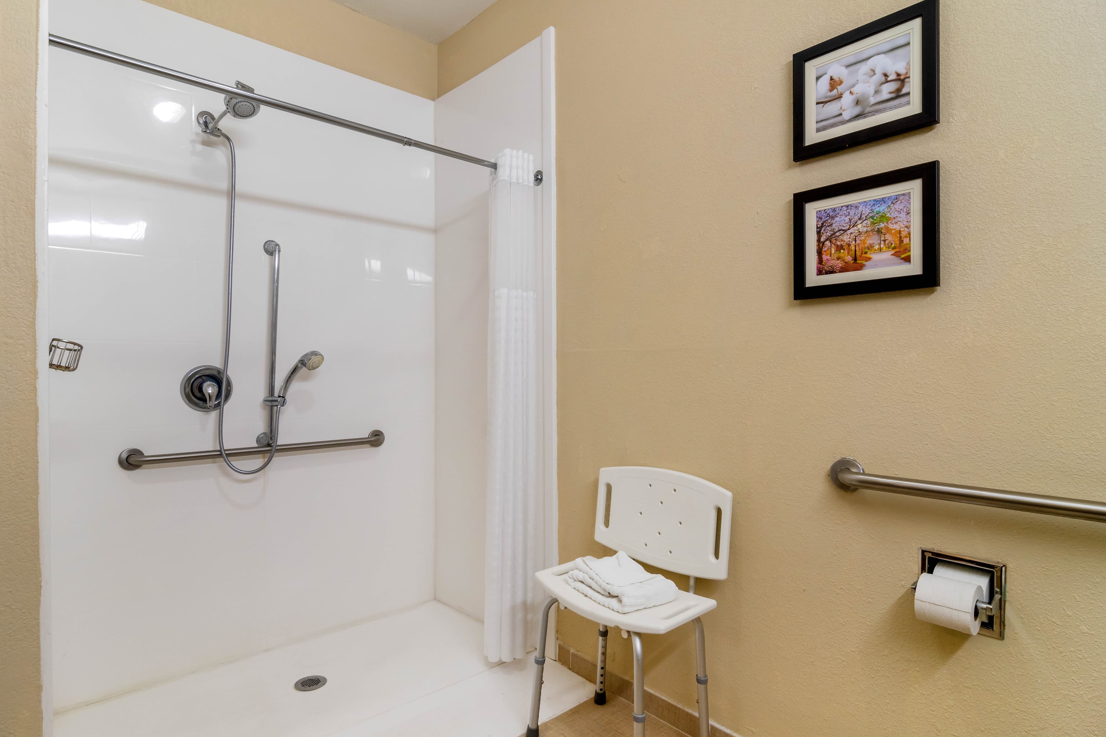 Comfort Inn & Suites Griffin North - Image 3