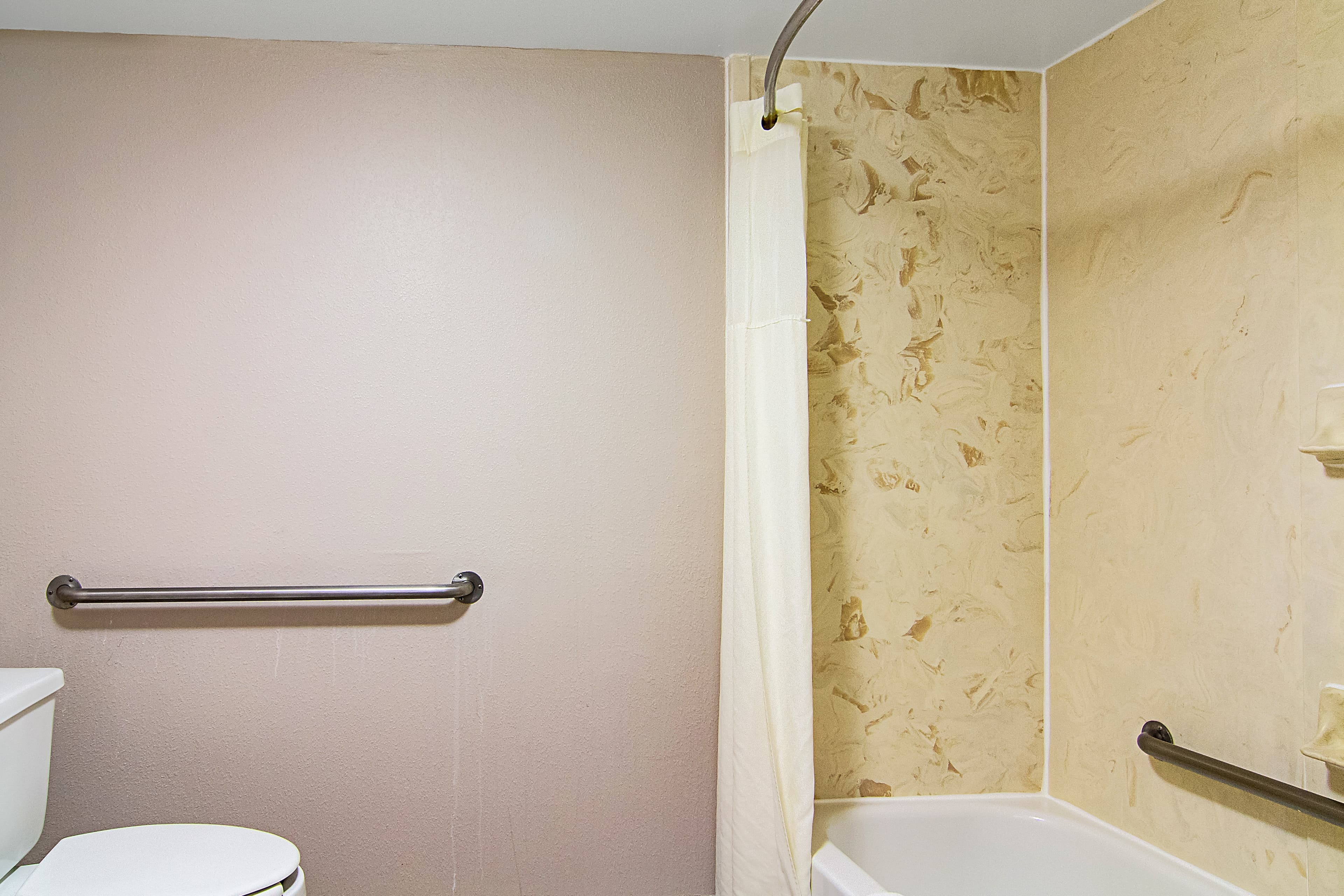 Quality Inn Savannah I-95 — 6