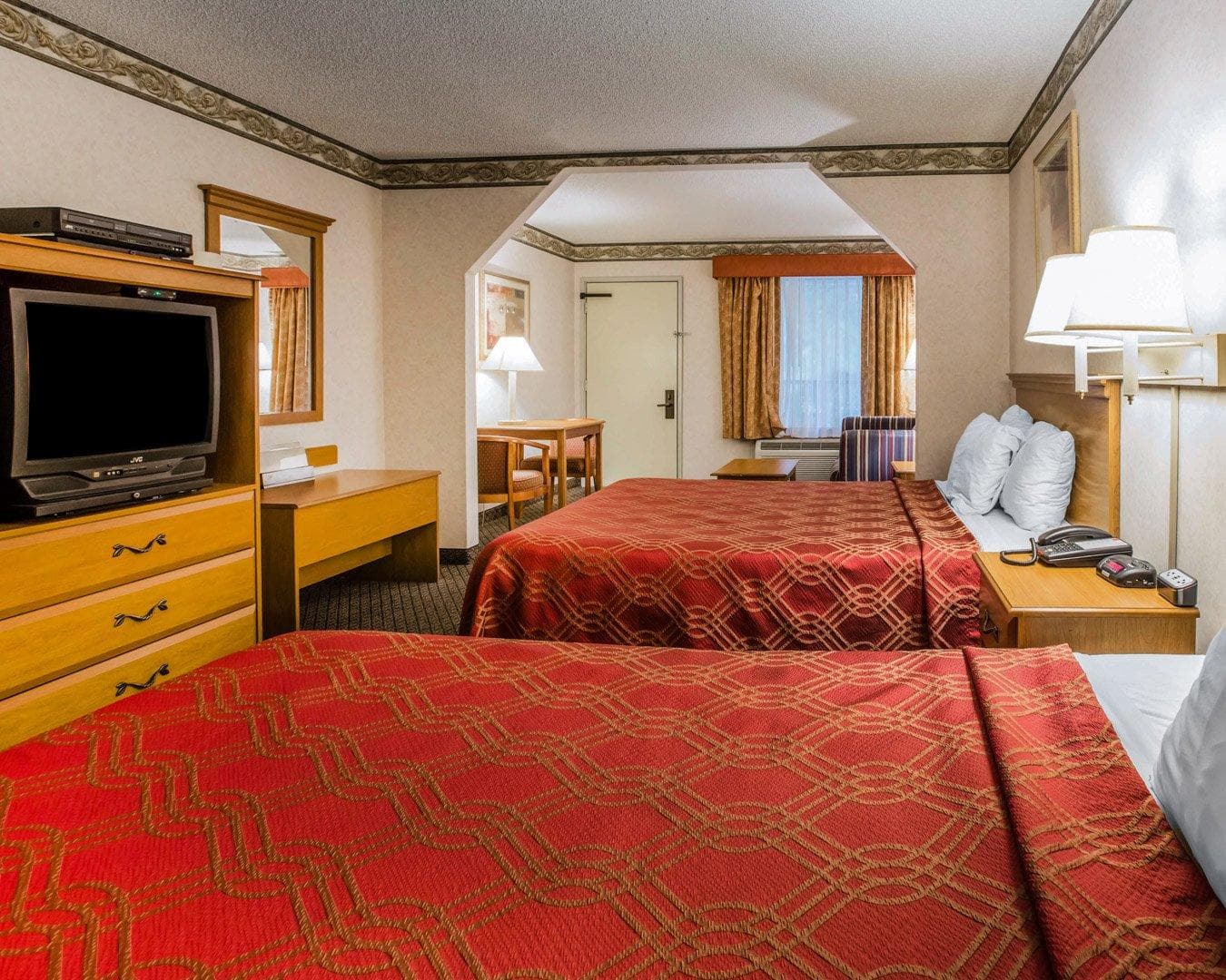 Econo Lodge Villa Rica — 7