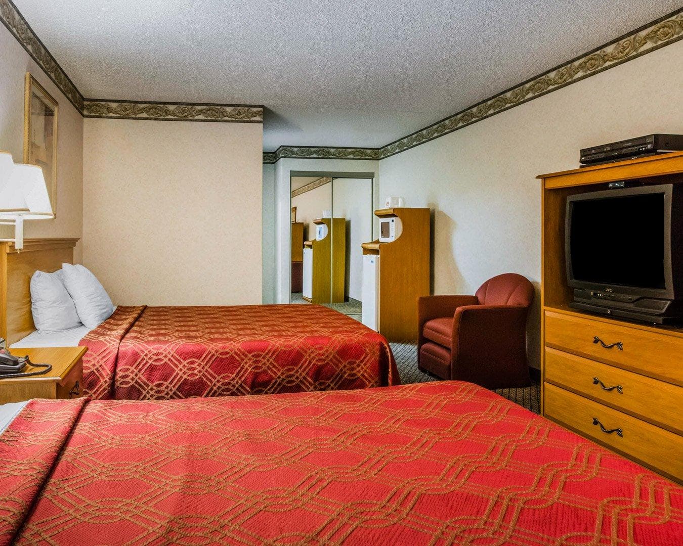Econo Lodge Villa Rica — 8