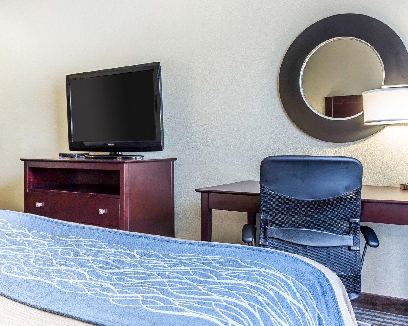 Comfort Inn & Suites Ballpark Area — 11