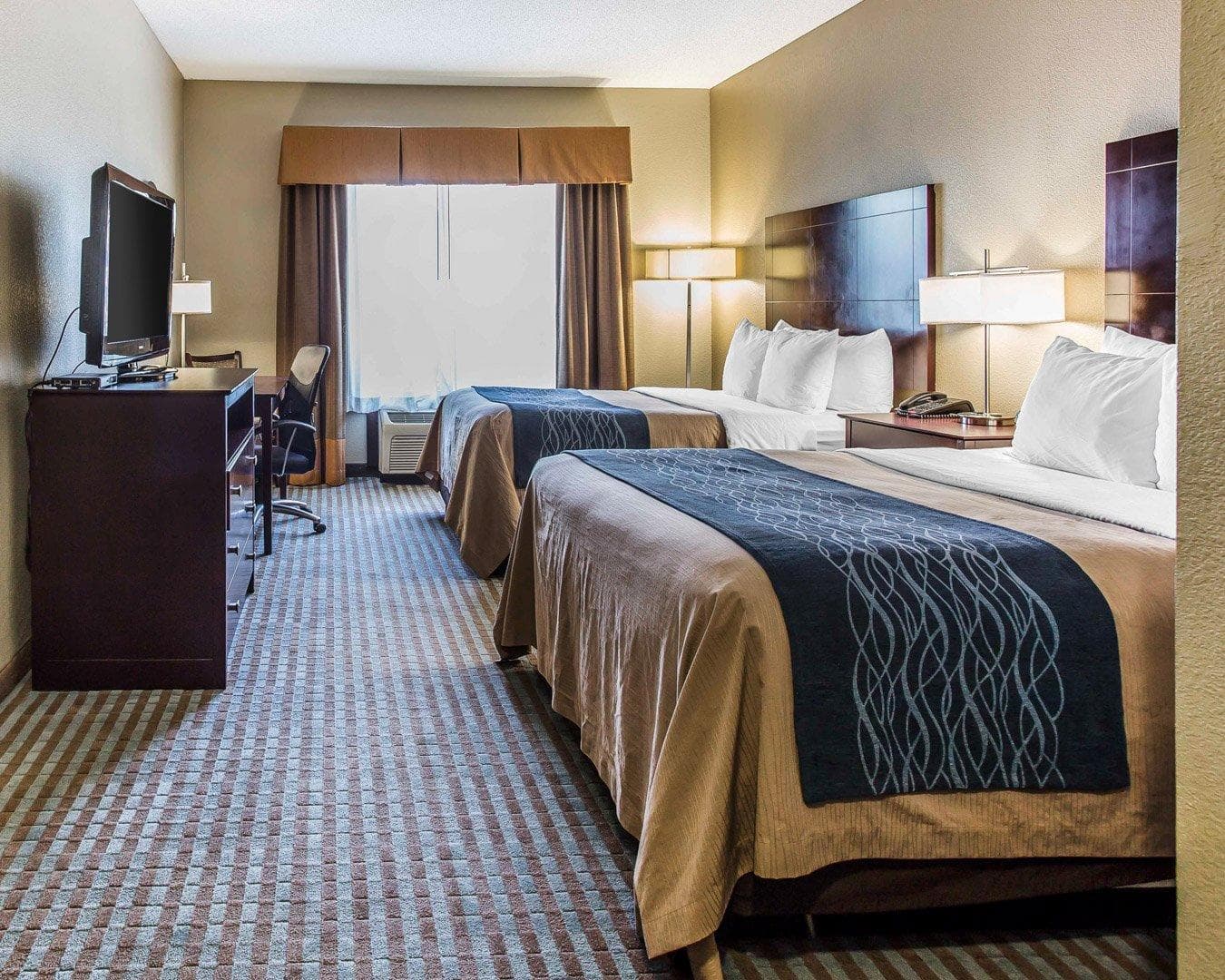 Comfort Inn & Suites Ballpark Area — 12