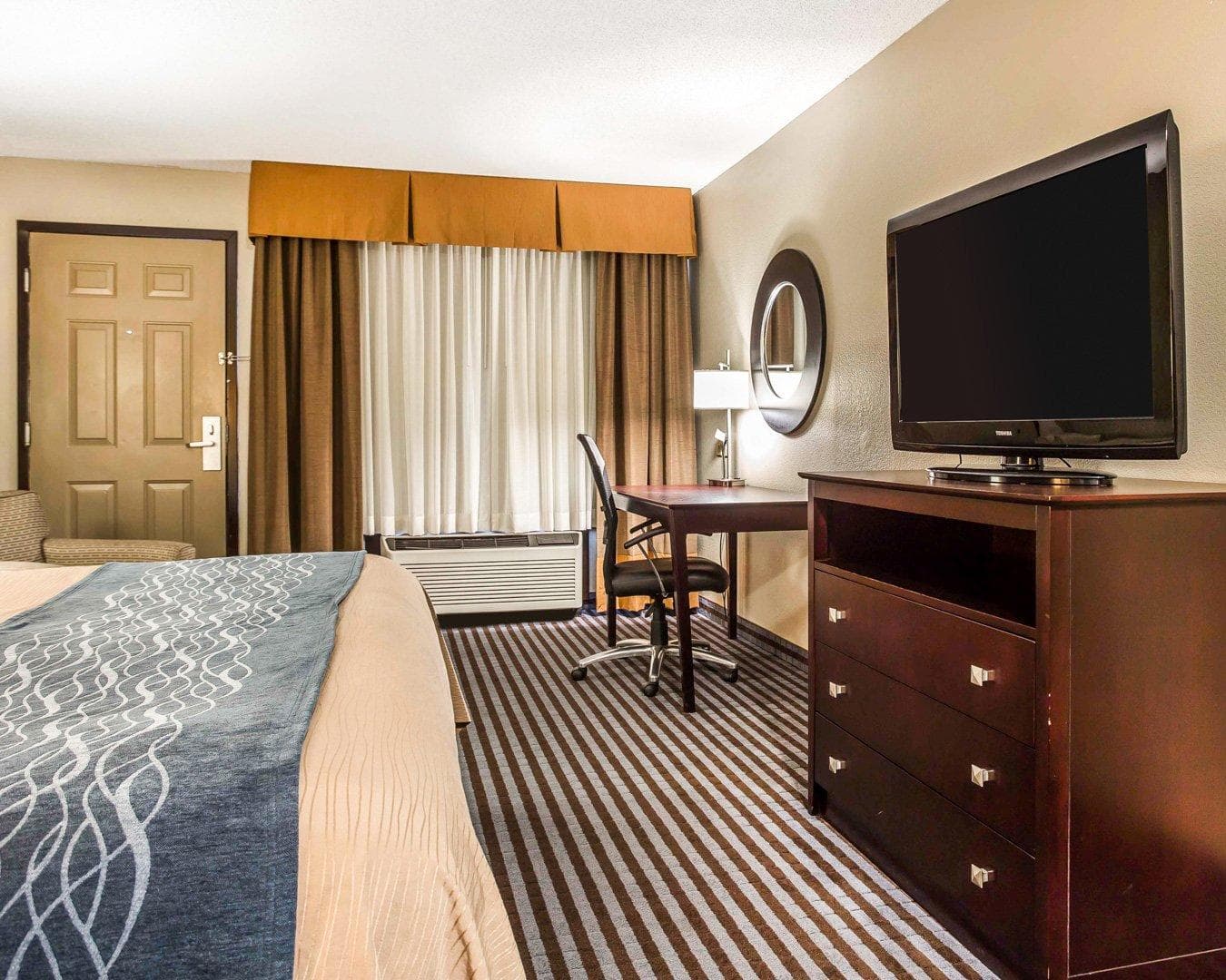 Comfort Inn & Suites Ballpark Area - Image 3
