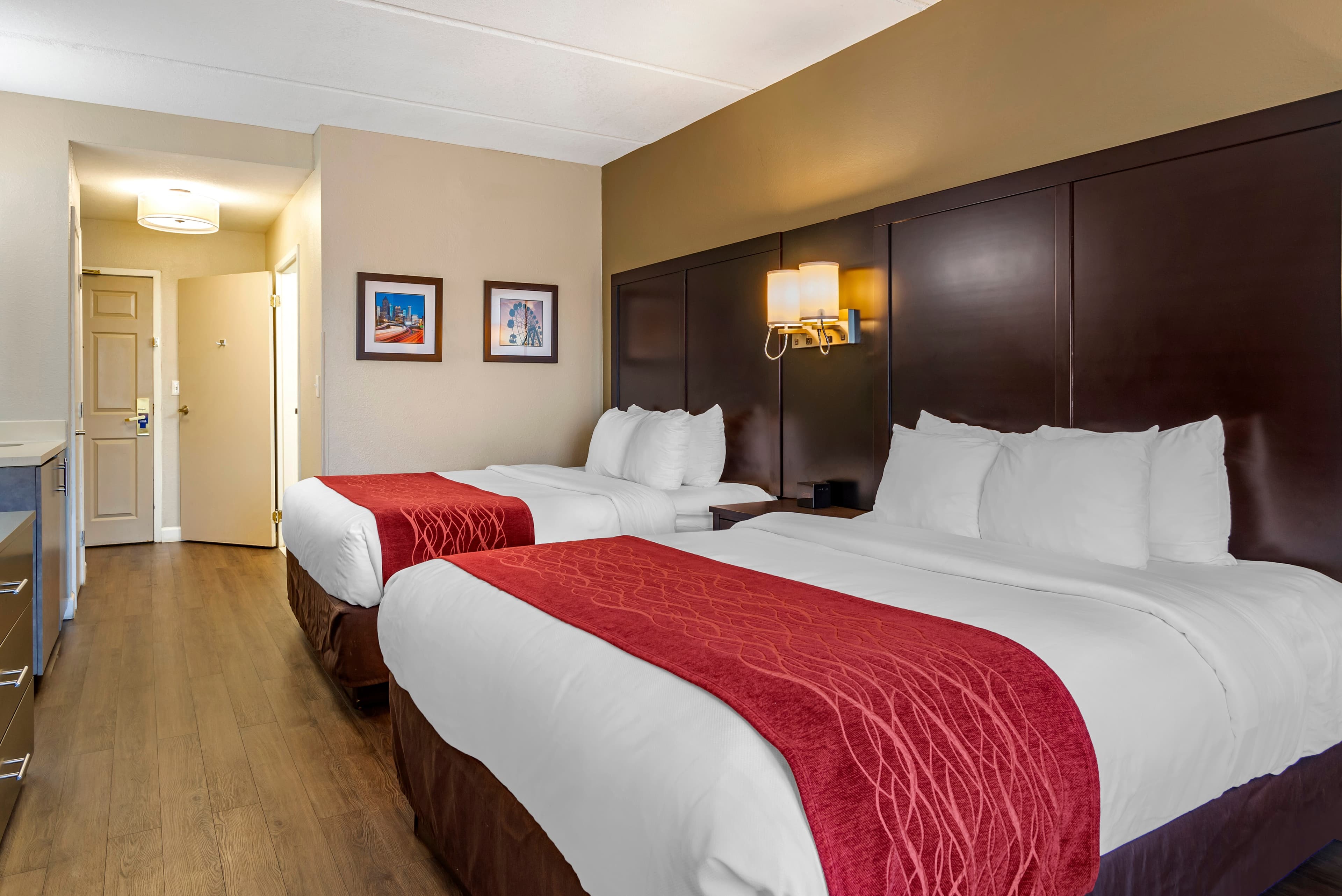 Comfort Inn & Suites near Six Flags — 7