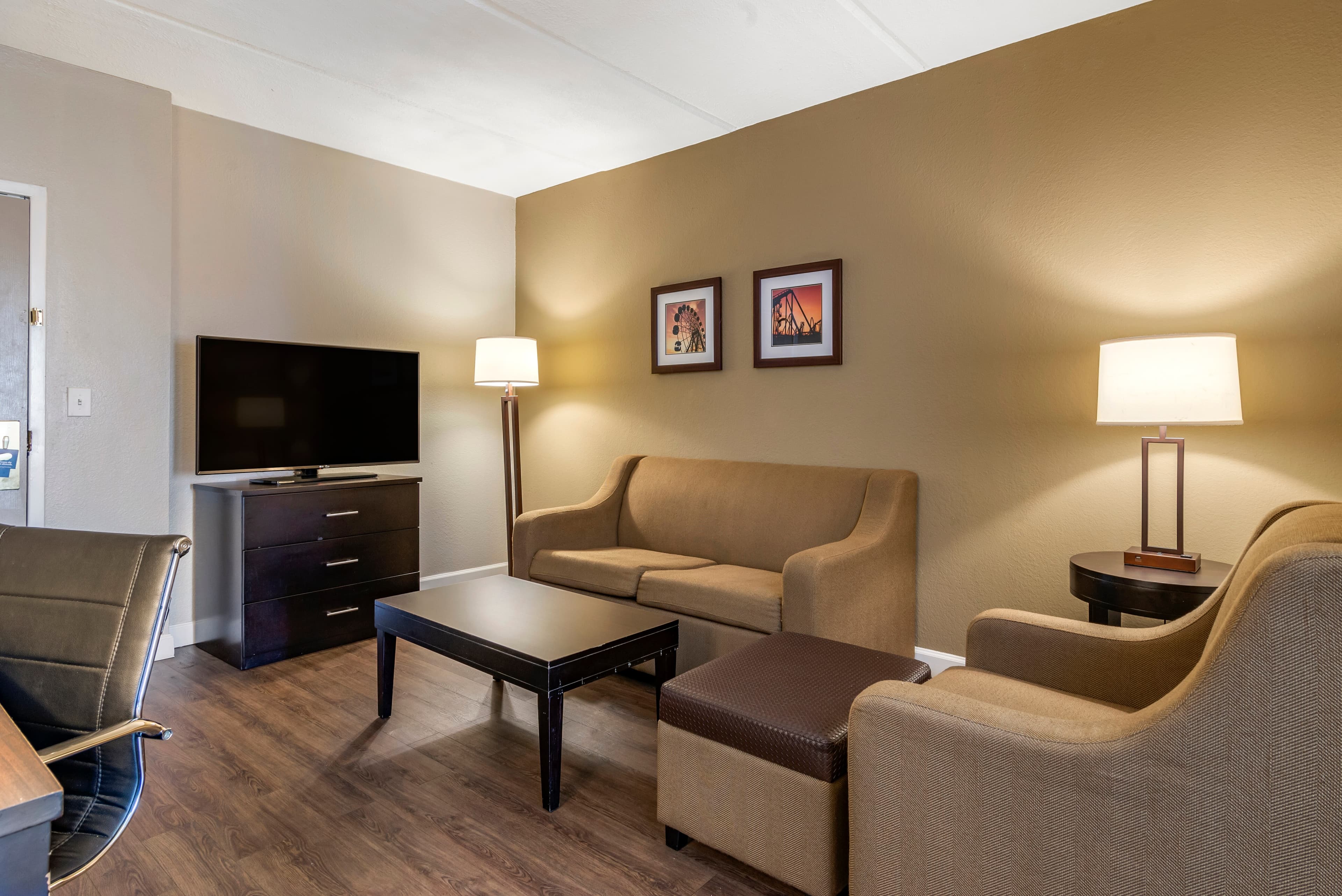 Comfort Inn & Suites near Six Flags — 18