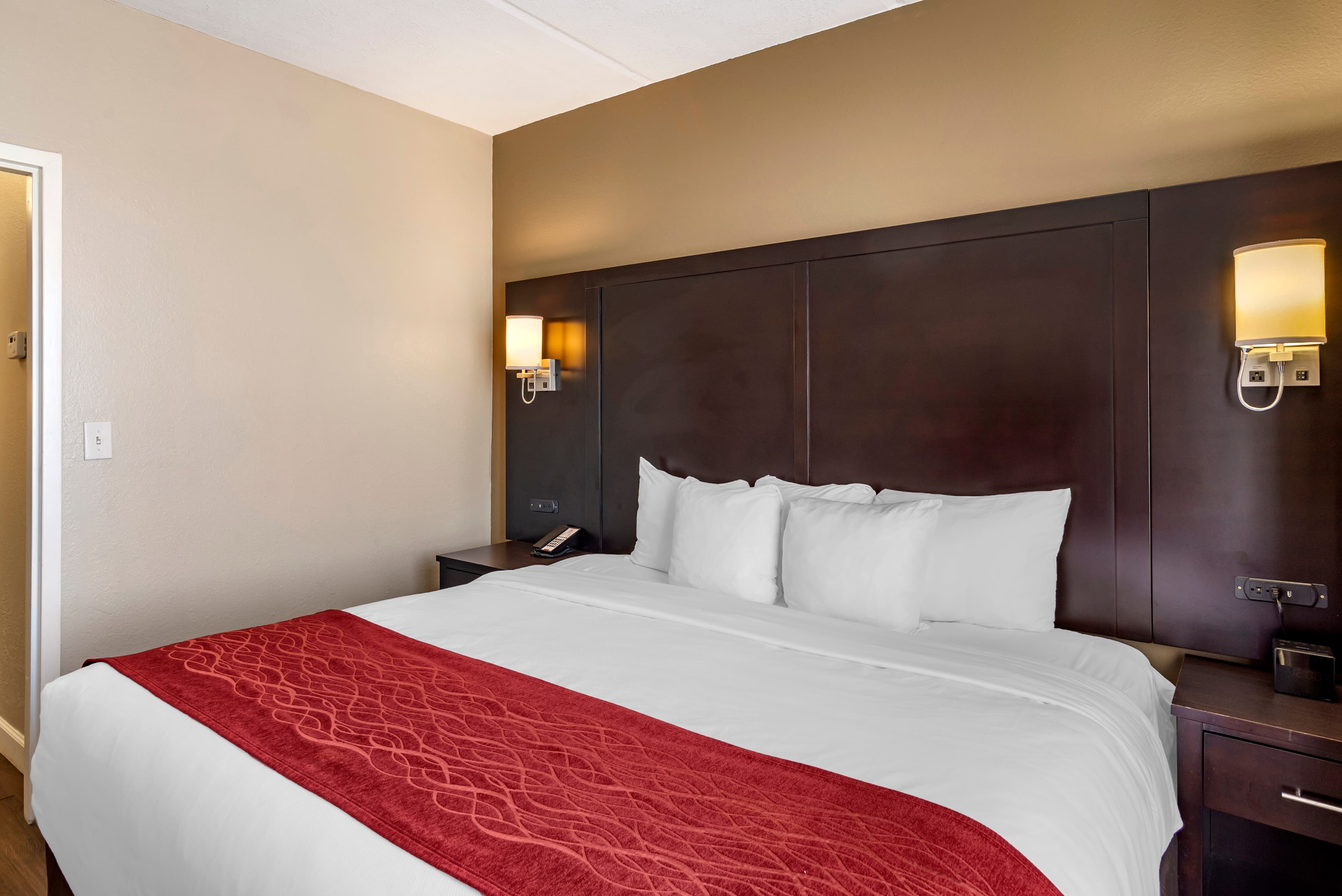 Comfort Inn & Suites near Six Flags — 19