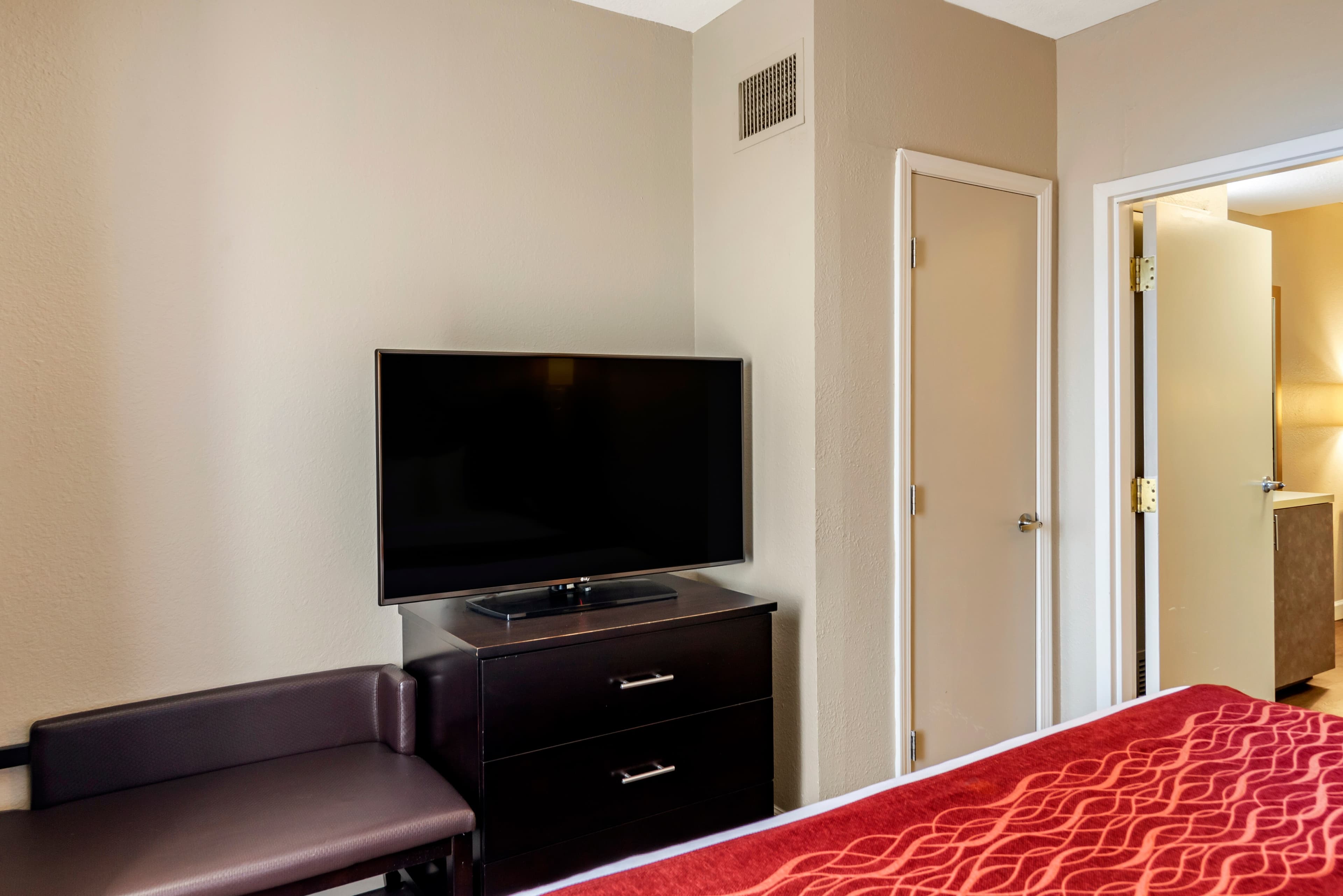 Comfort Inn & Suites near Six Flags — 20