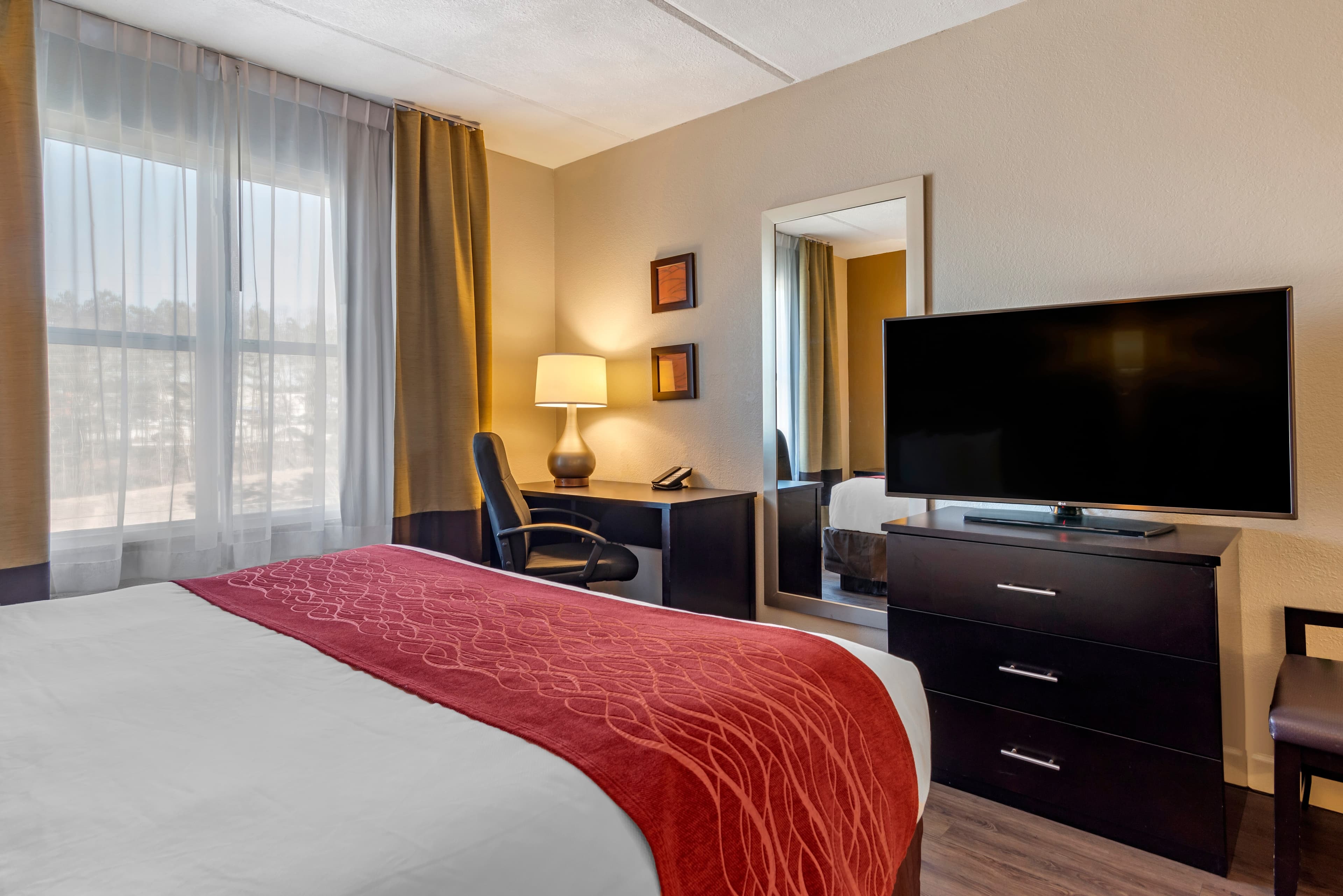 Comfort Inn & Suites near Six Flags — 30
